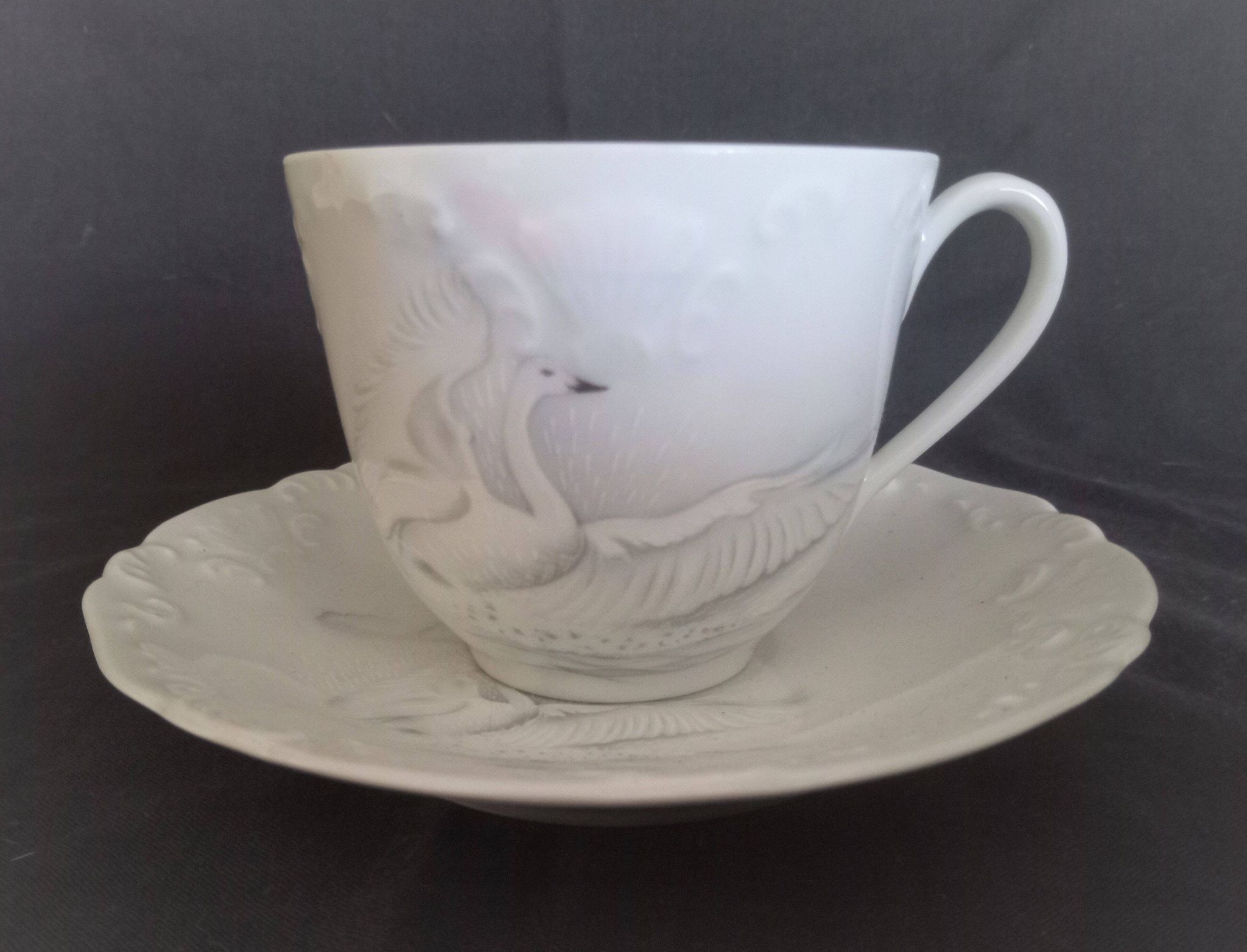 Limoges, Camille Tharaud - Coffee service for 8 people in Limoges porcelain, "Swan" decoration.