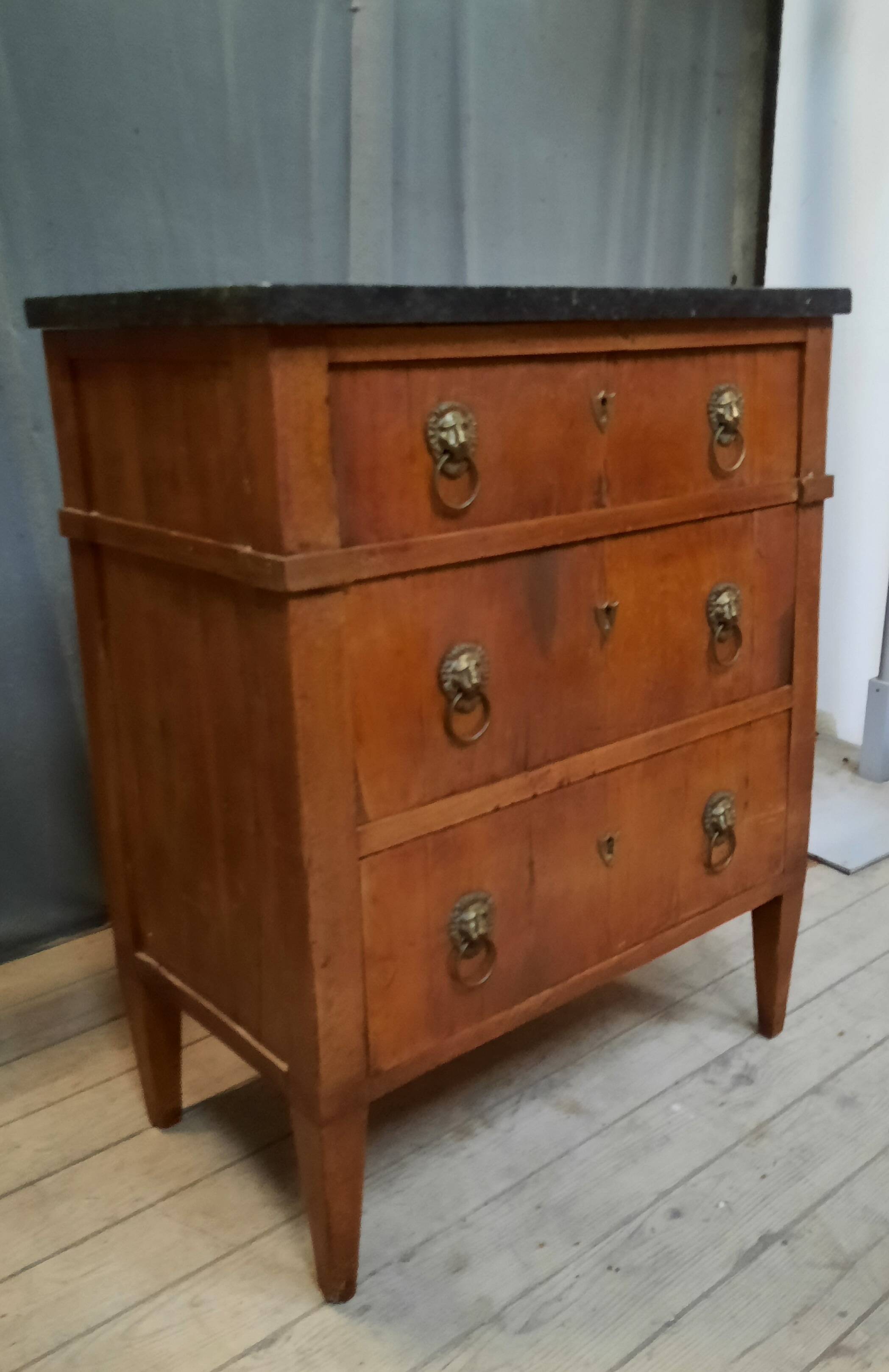 Directory chest of drawers