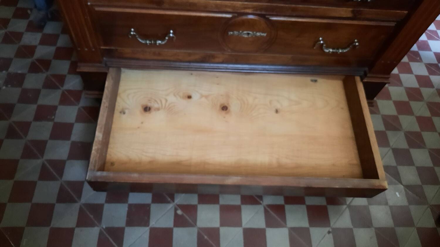 Dressing table chest of drawers