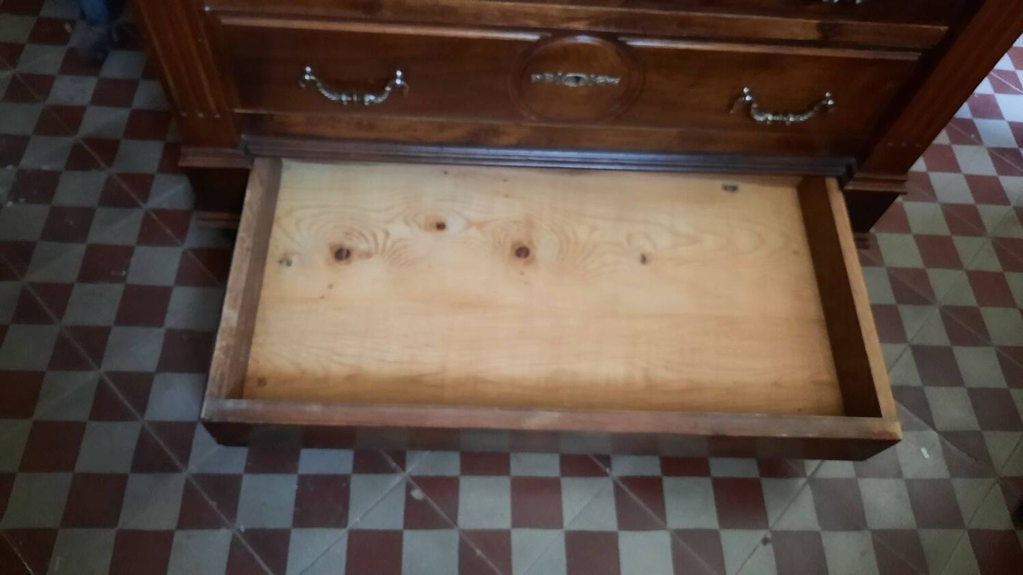 Dressing table chest of drawers