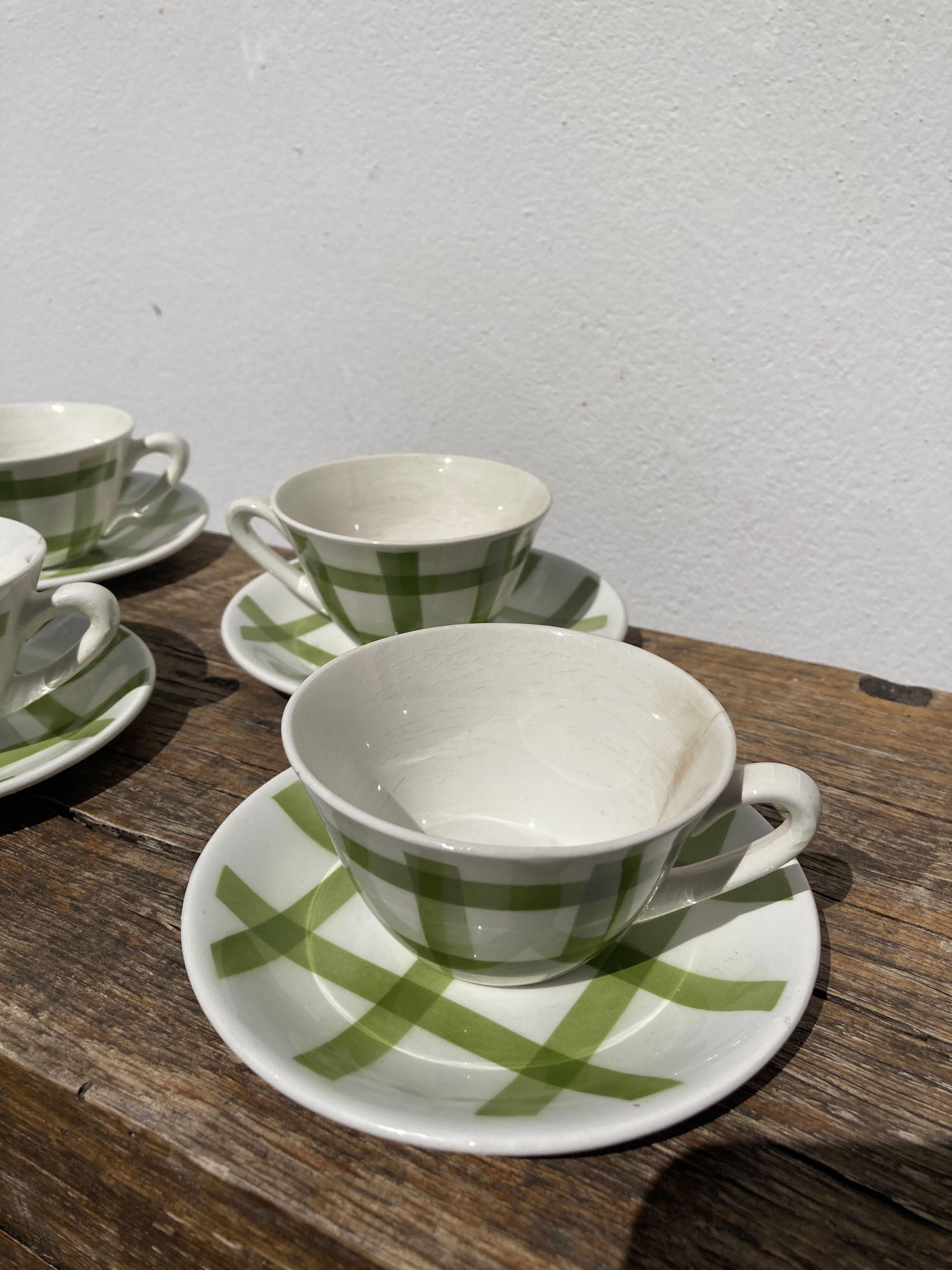 4 coffee cups Green and white checkered wolf grinders
