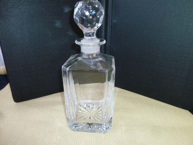 Plain crystal whisky decanter faceted cap