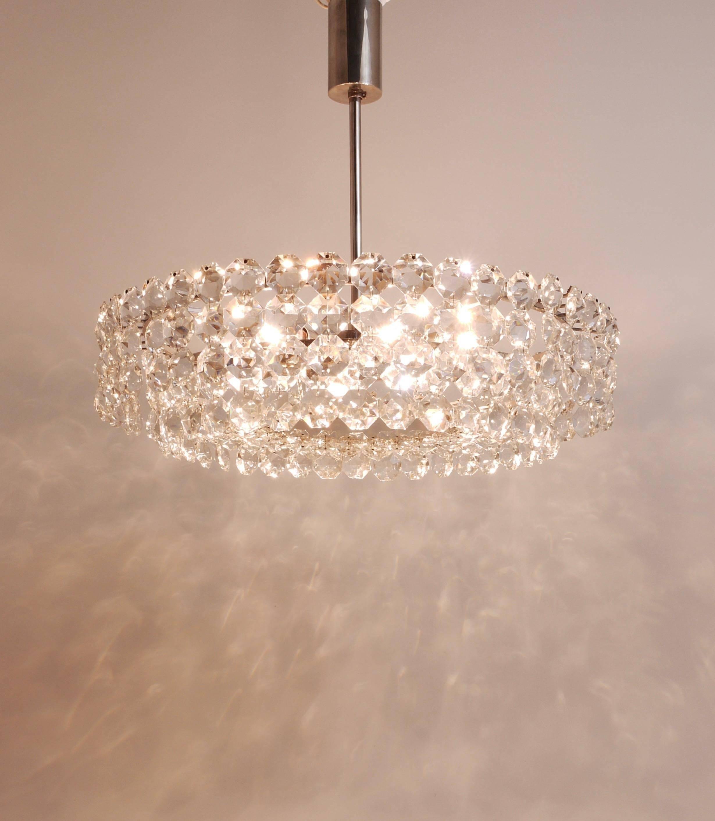 Grand chandelier Bakalowits in nickel and glass with diamond-shaped crystals, 1960s.