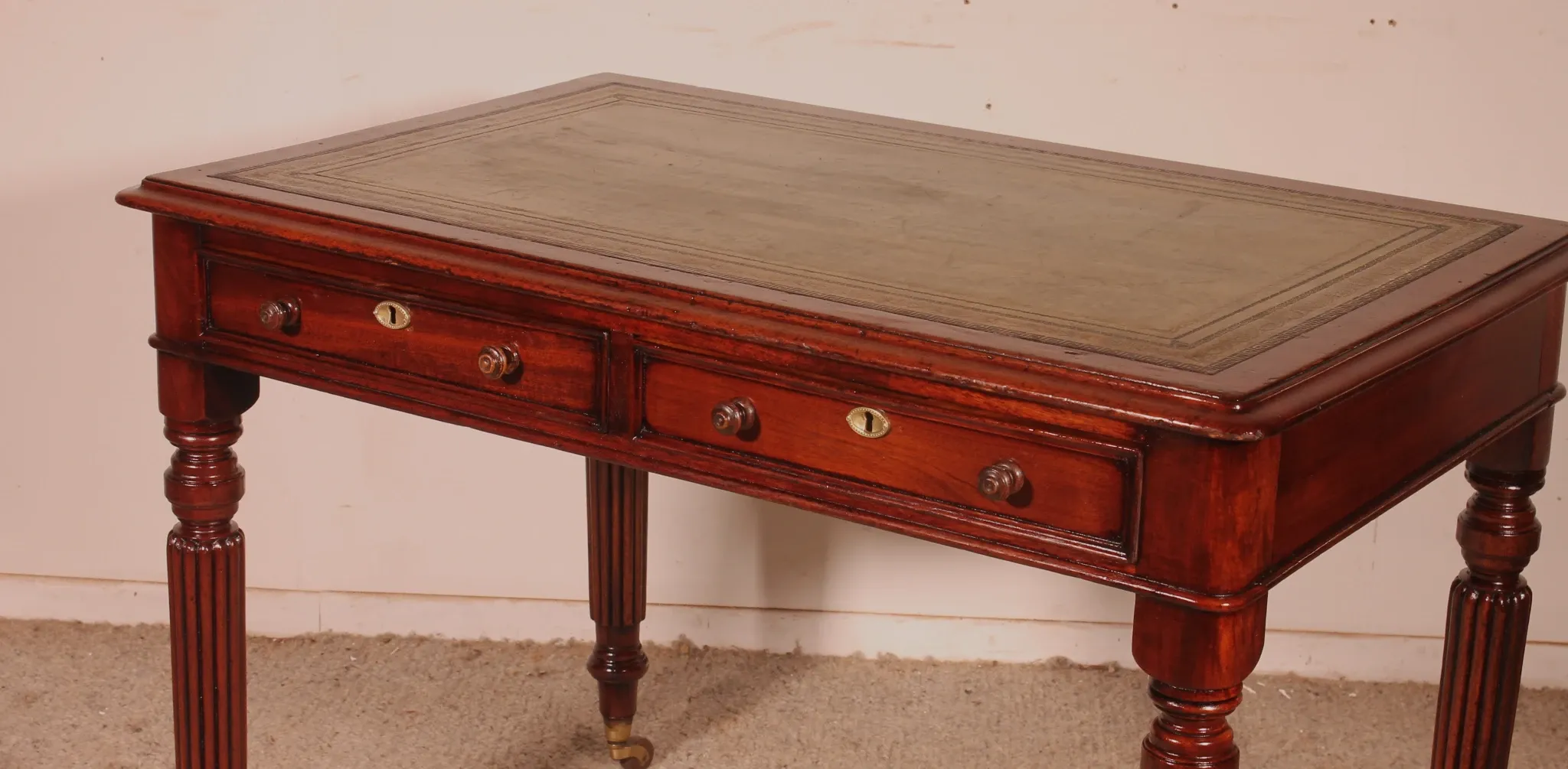 flat desk with two drawers from the early 19th century in mahogany - England circa 1