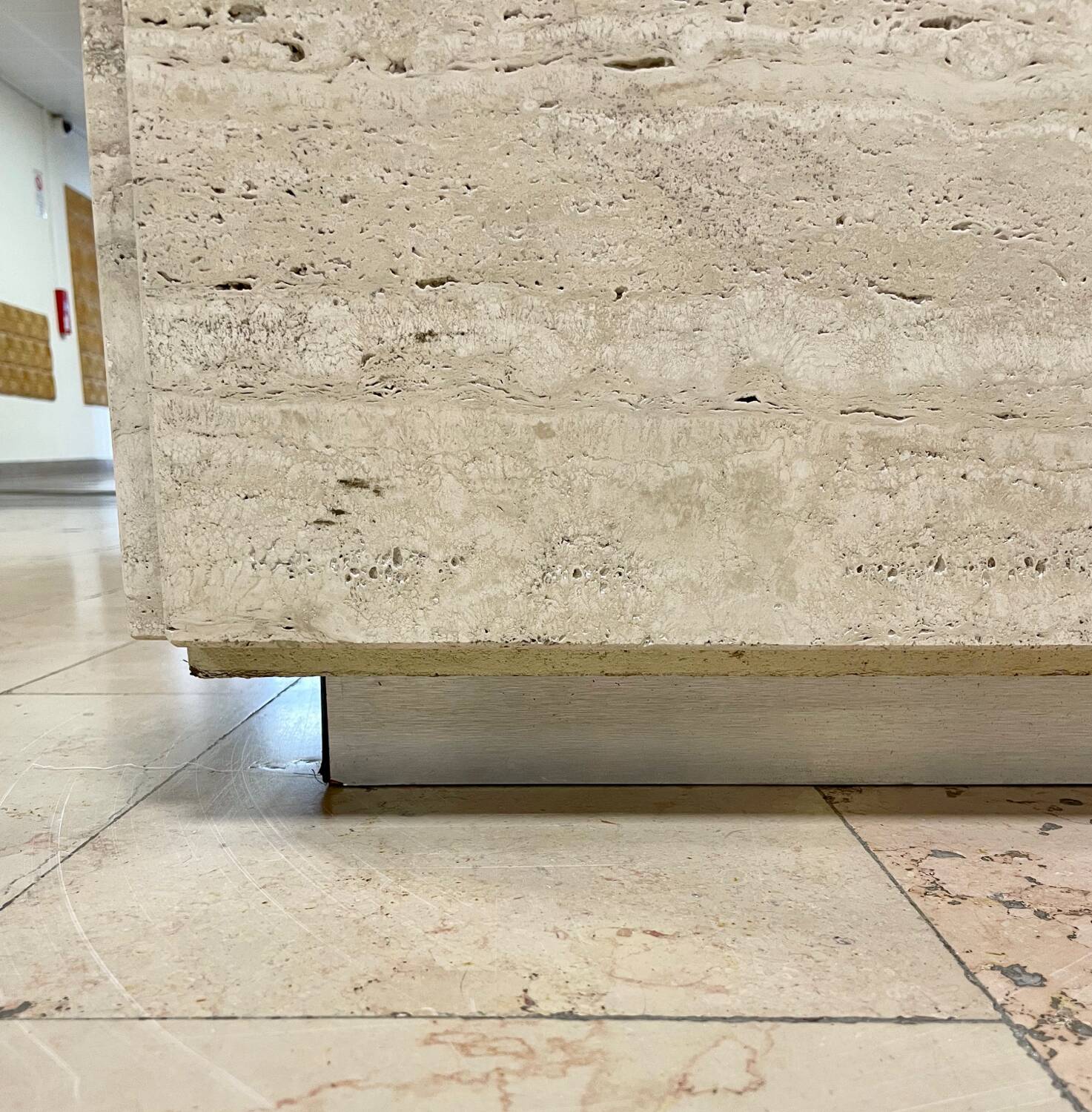 Square travertine coffee table - 1980s