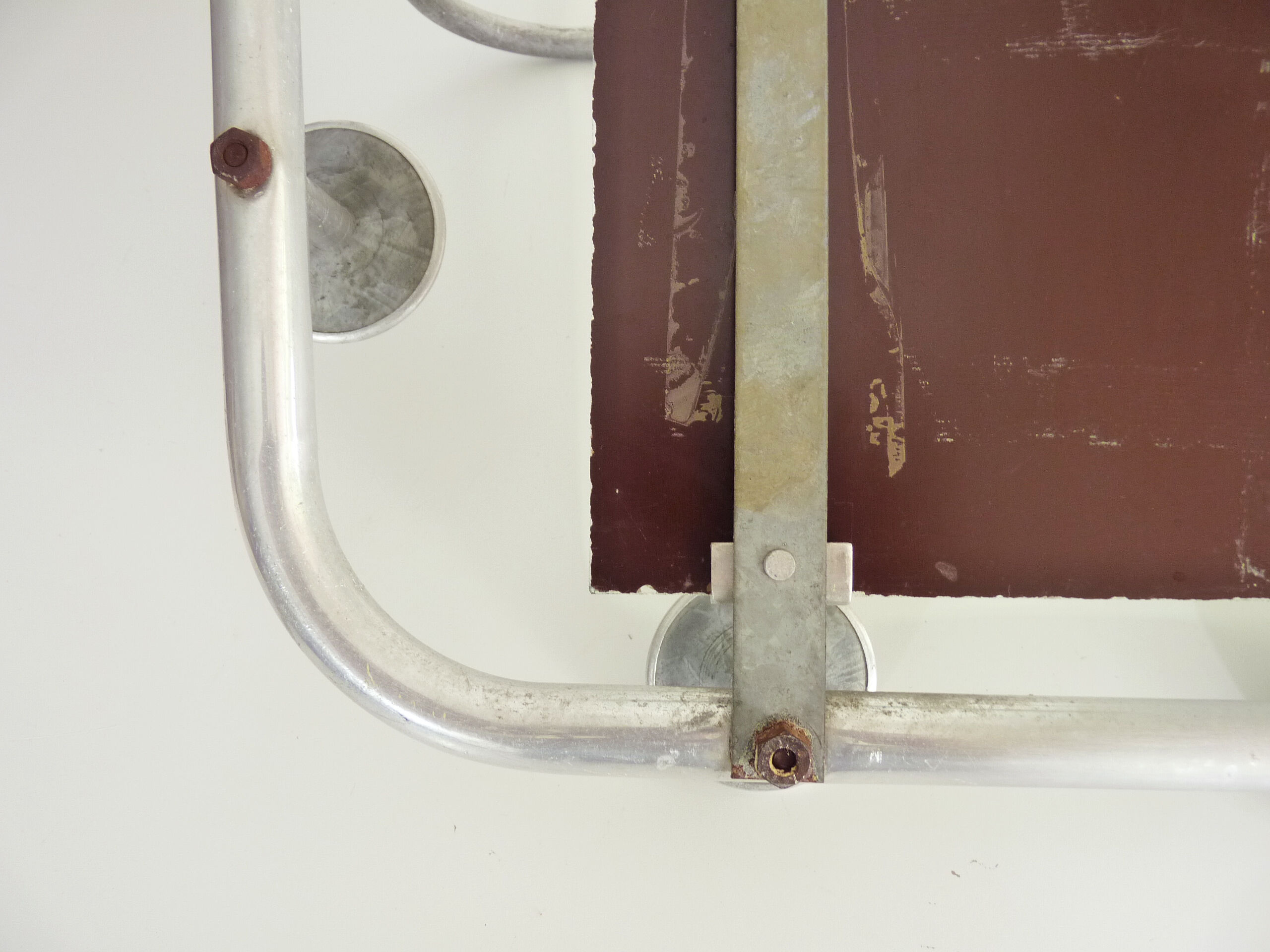 Old aluminum coat holder with mirror, 5 patères and a hat holder. Year 50