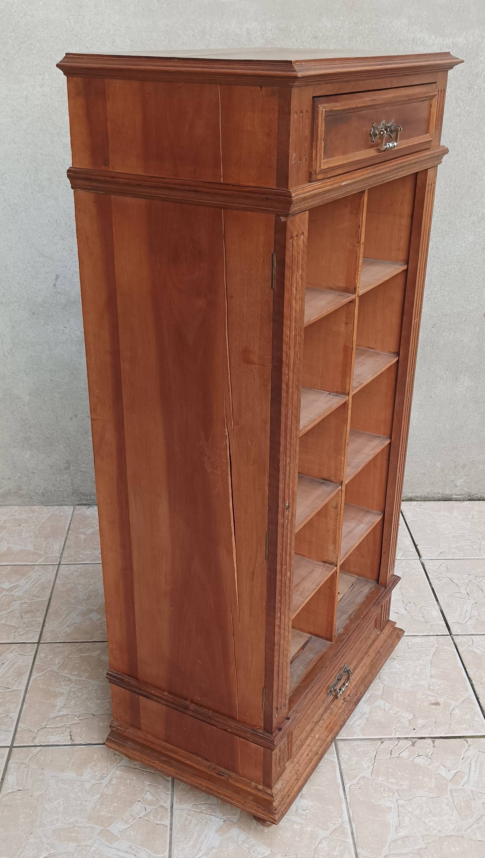 Walnut cardboard box stamped BRUN.G