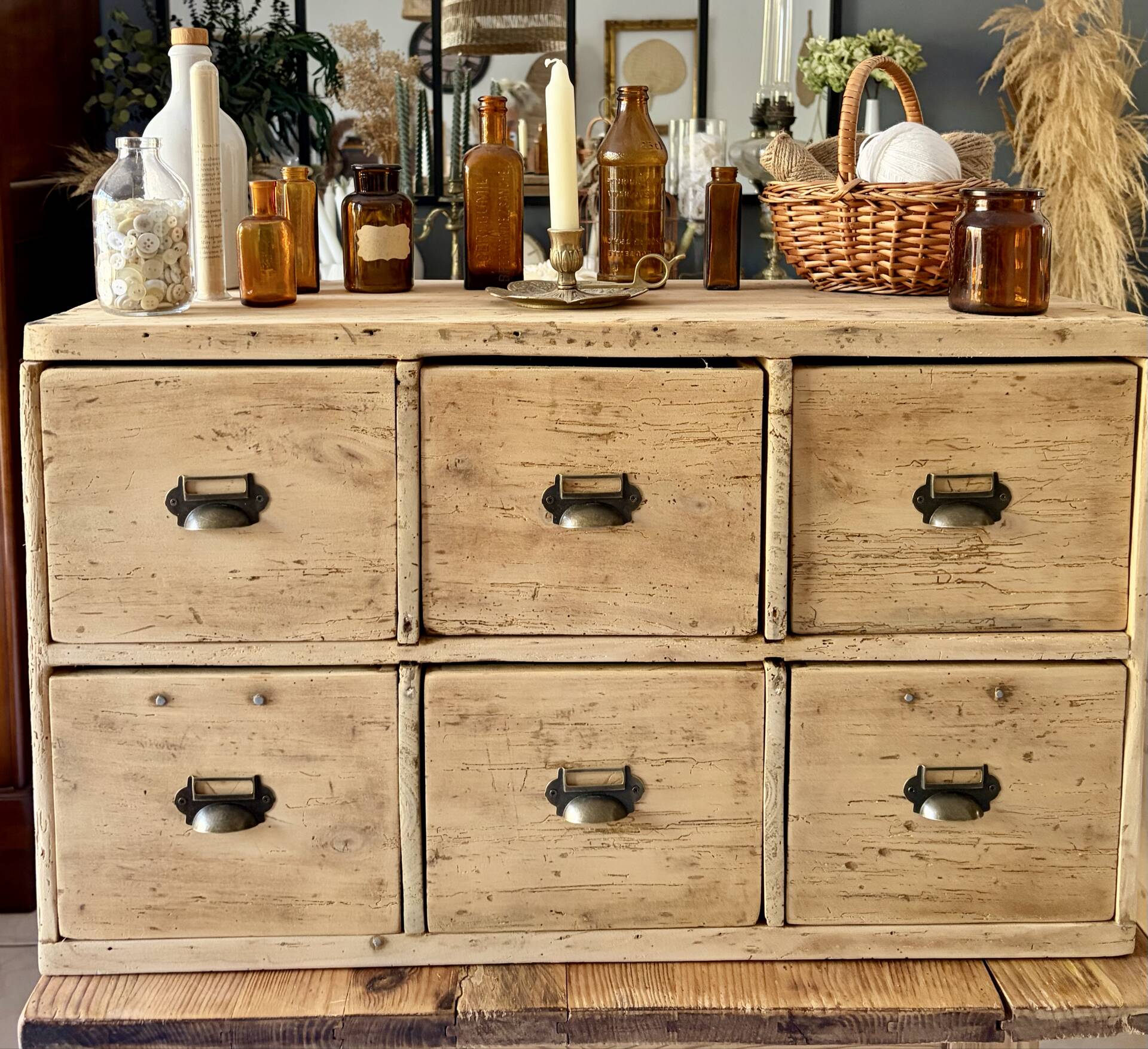 Workshop cabinet with drawers