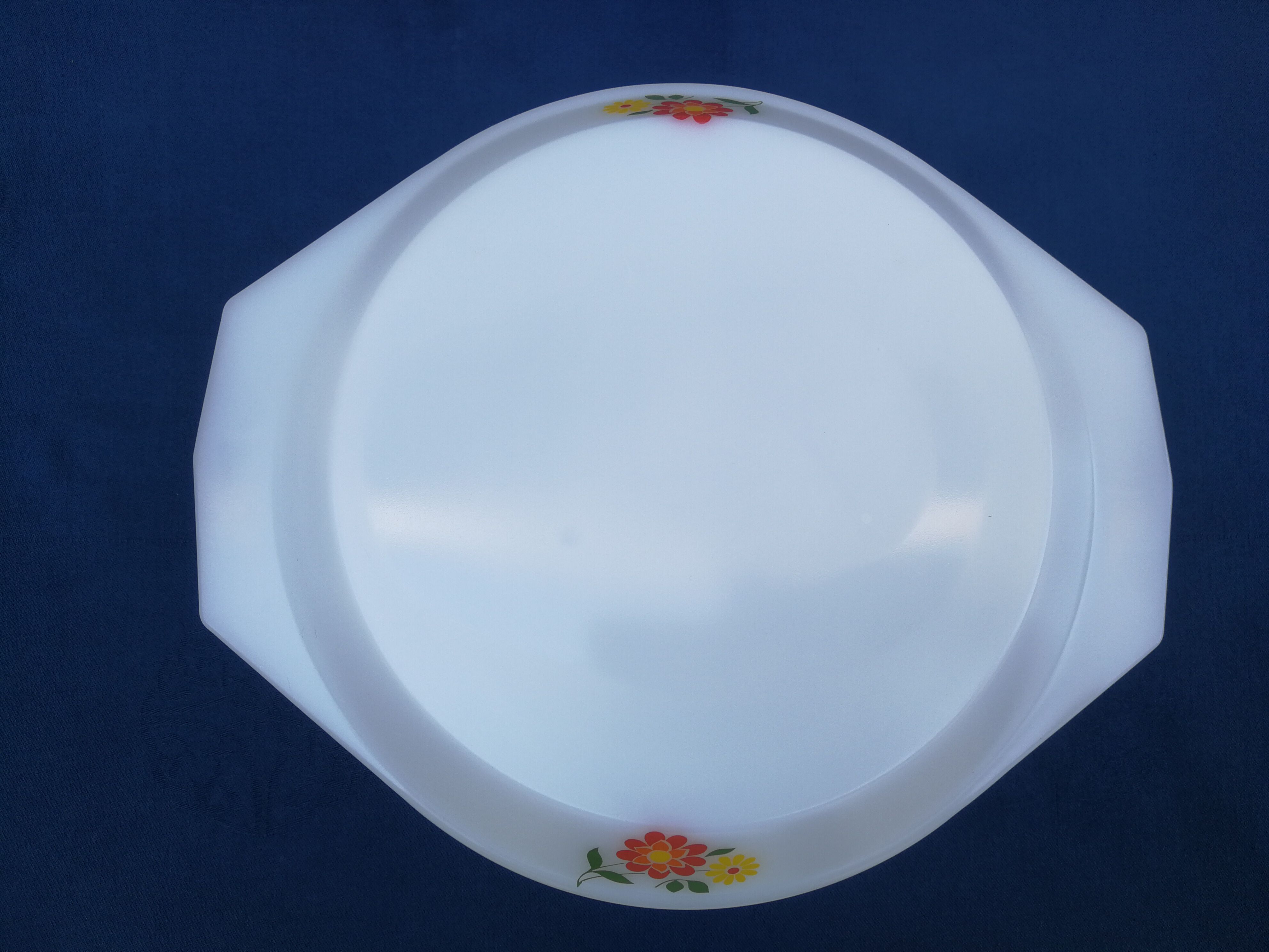 Flat vintage round Arcopal casserole with flowers