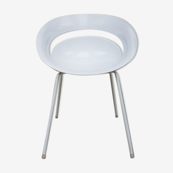 Chaise de conception italienne en forme d'oeuf