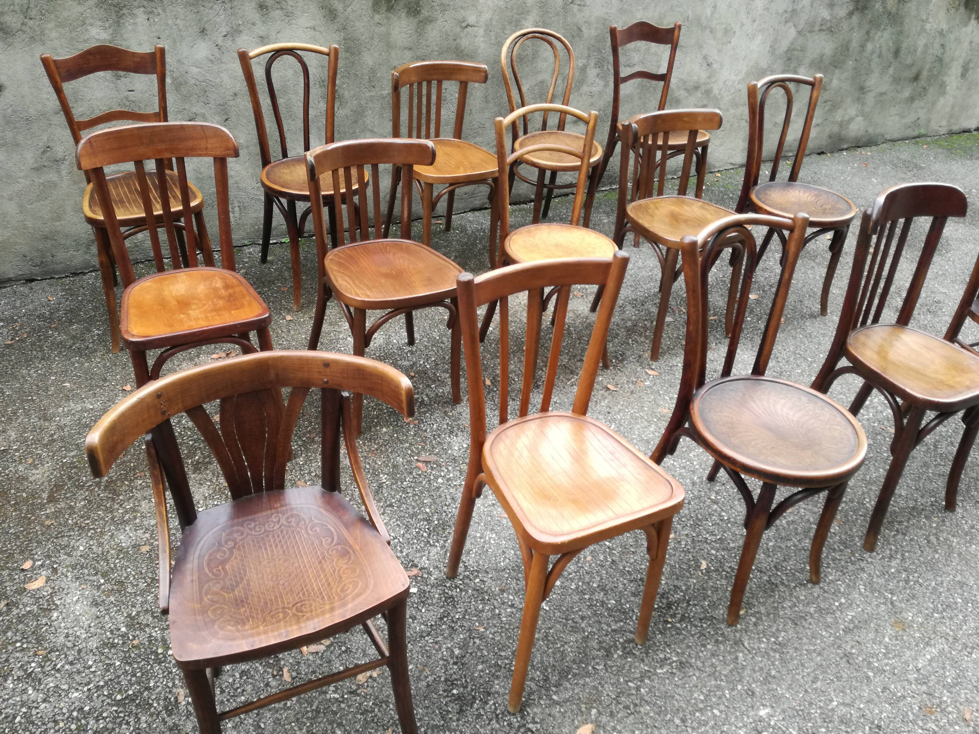 Lot de 15 chaises bistrot vintage