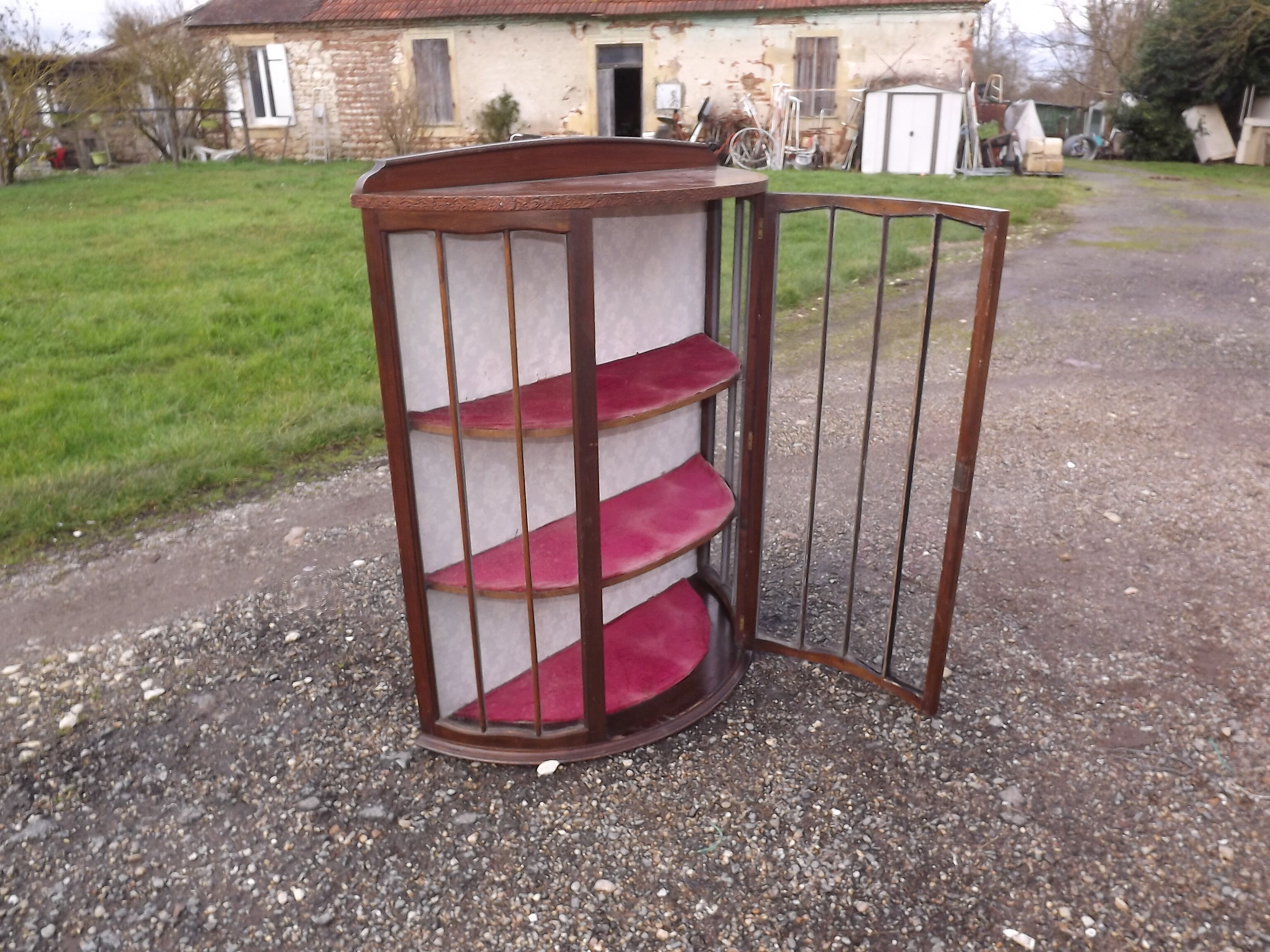 Showcase half moon mahogany, 1900
