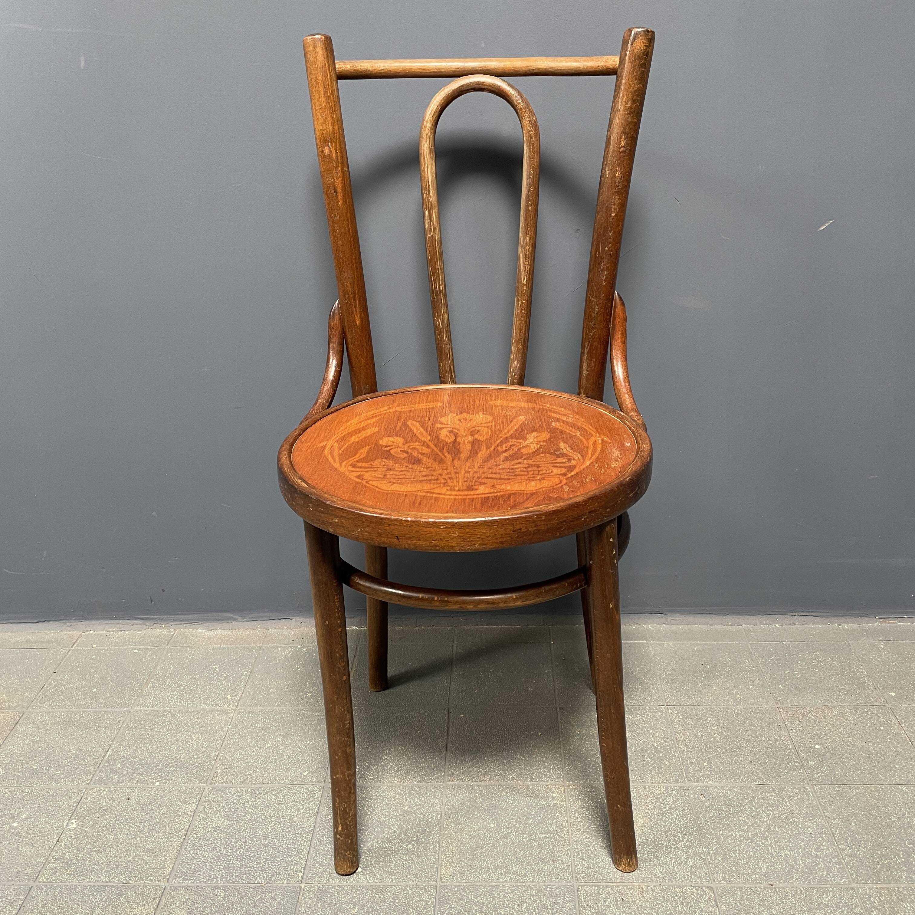 Set of 4 French Cafe Chairs with Graceful Seats