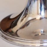 Servant, Cup on foot in white alloy metal, 1st quarter of the 20th century.