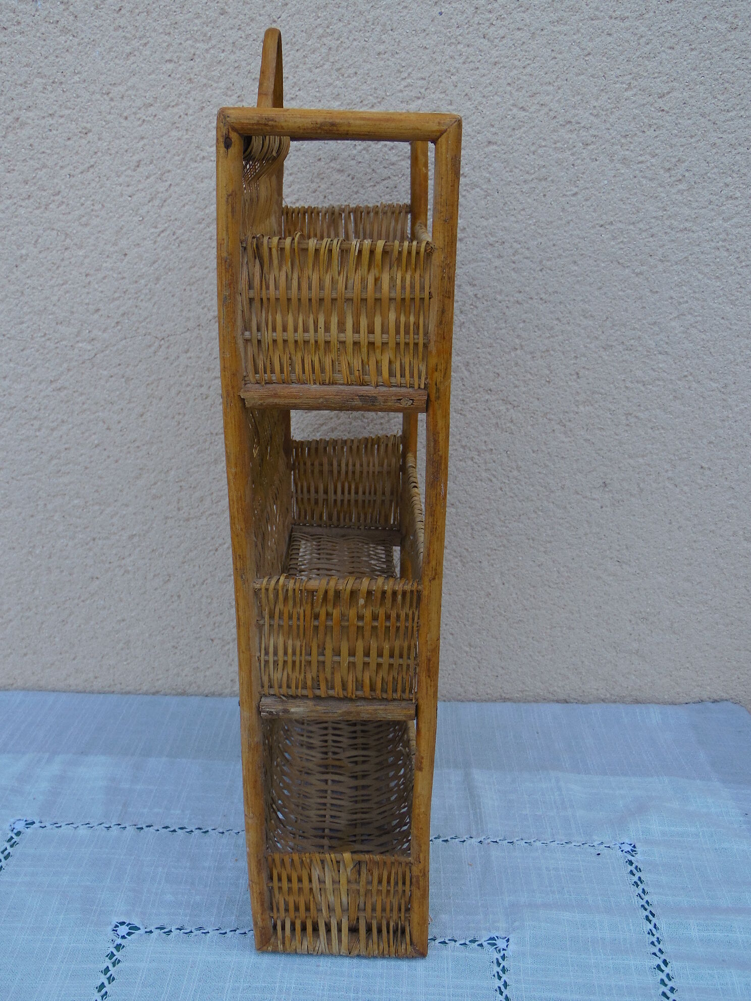 Wicker shelf with 3 compartments
