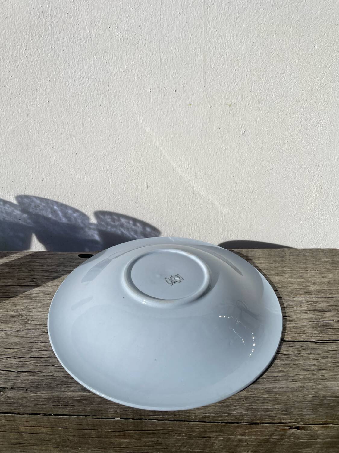 Round dish, sky blue ceramic wolf mill