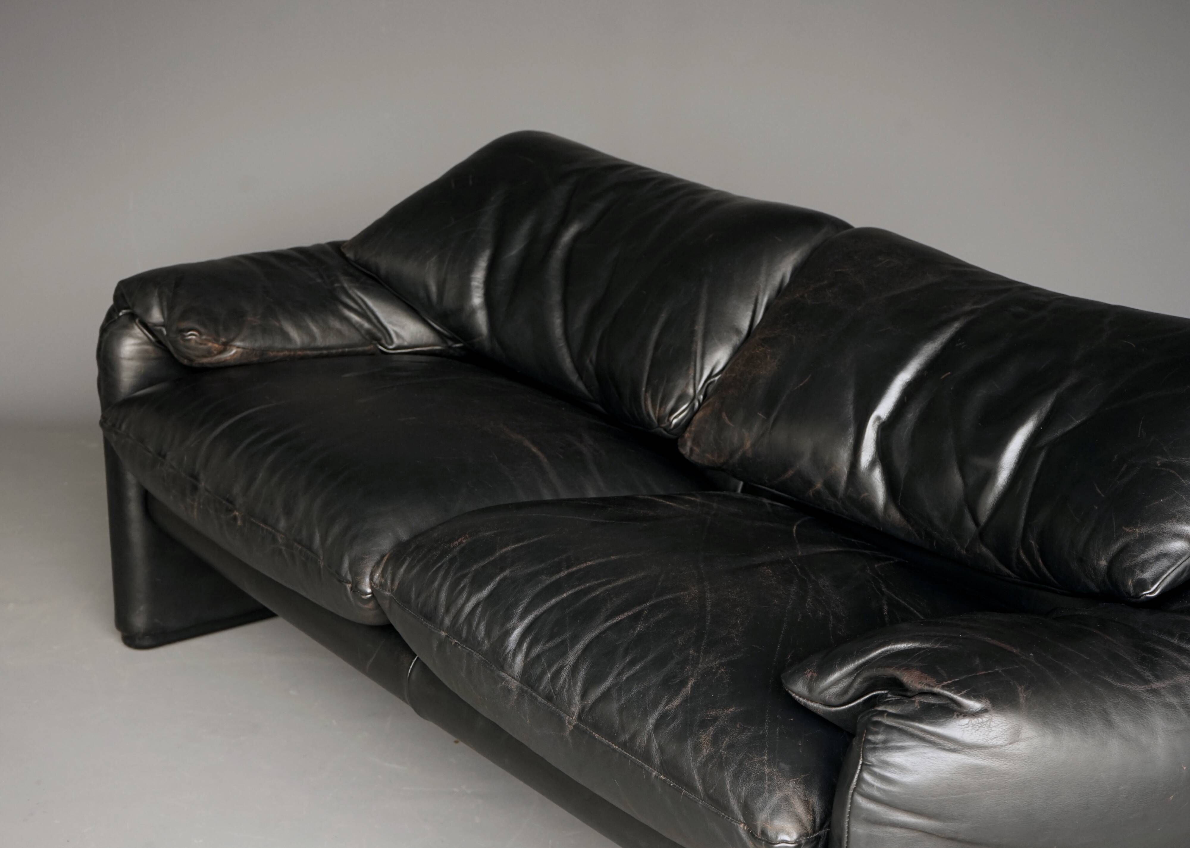 Two seater Maralunga Sofa in Black Leather for Cassina. 1970s