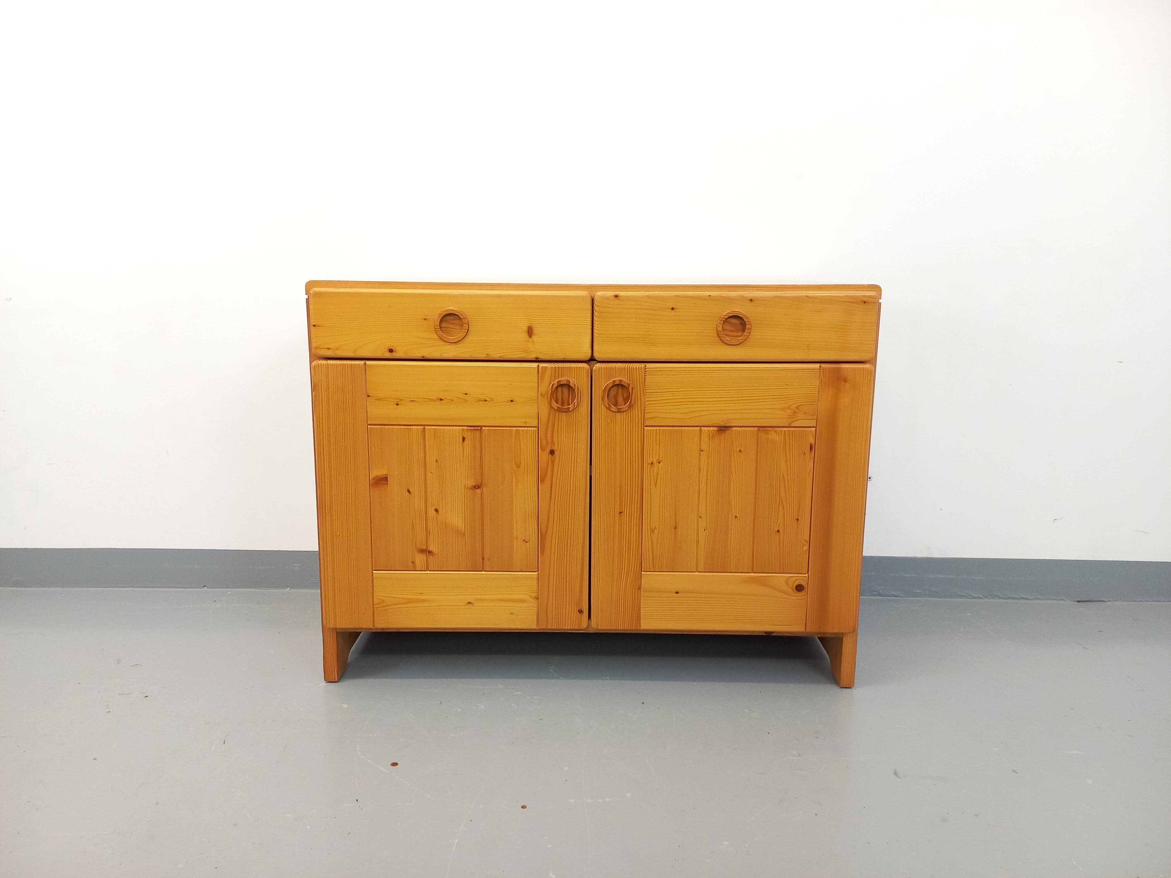 Charlotte Perriand vintage storage furniture Les Arcs from the 1960s in pine.