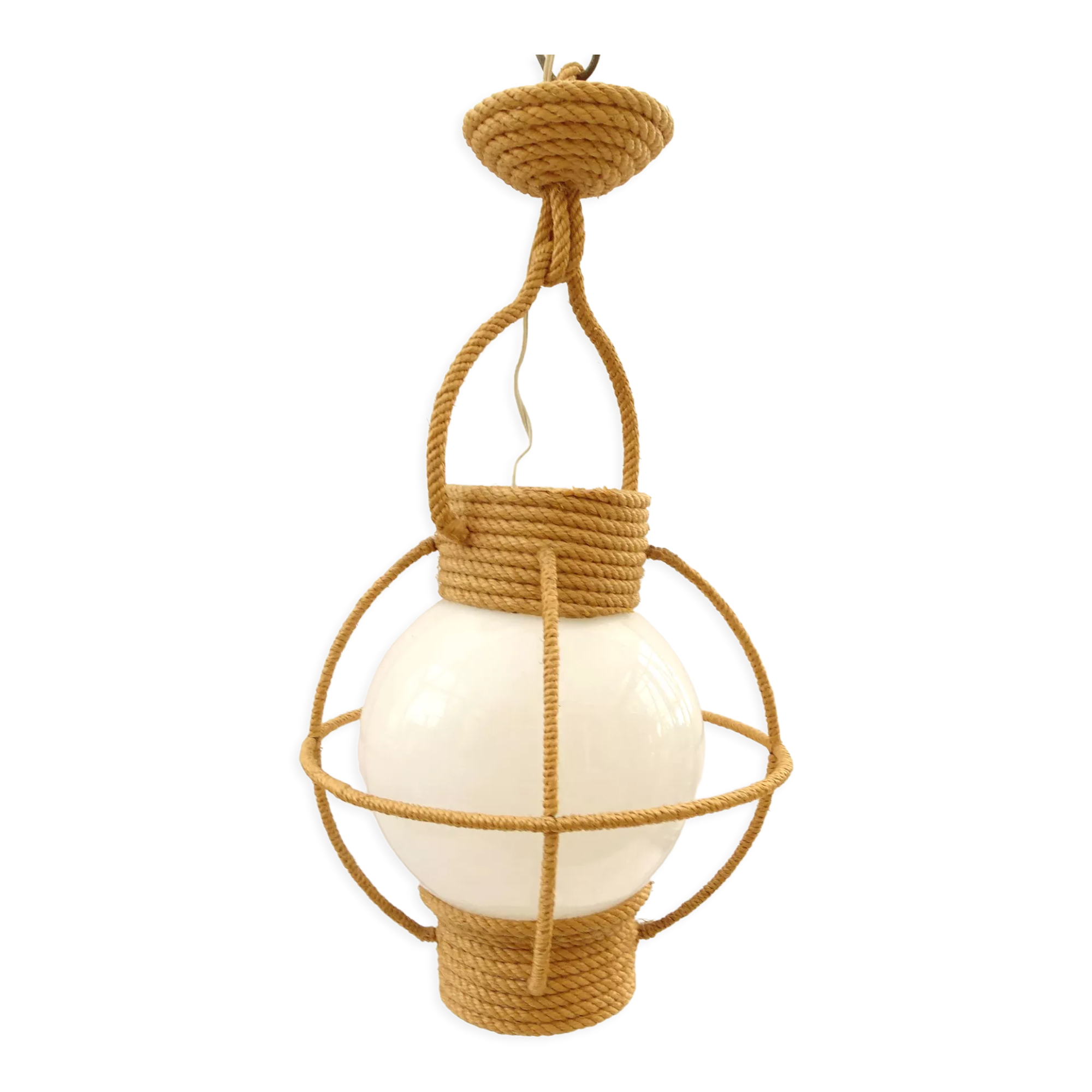 Suspension globe en opaline blanche  et corde tressé