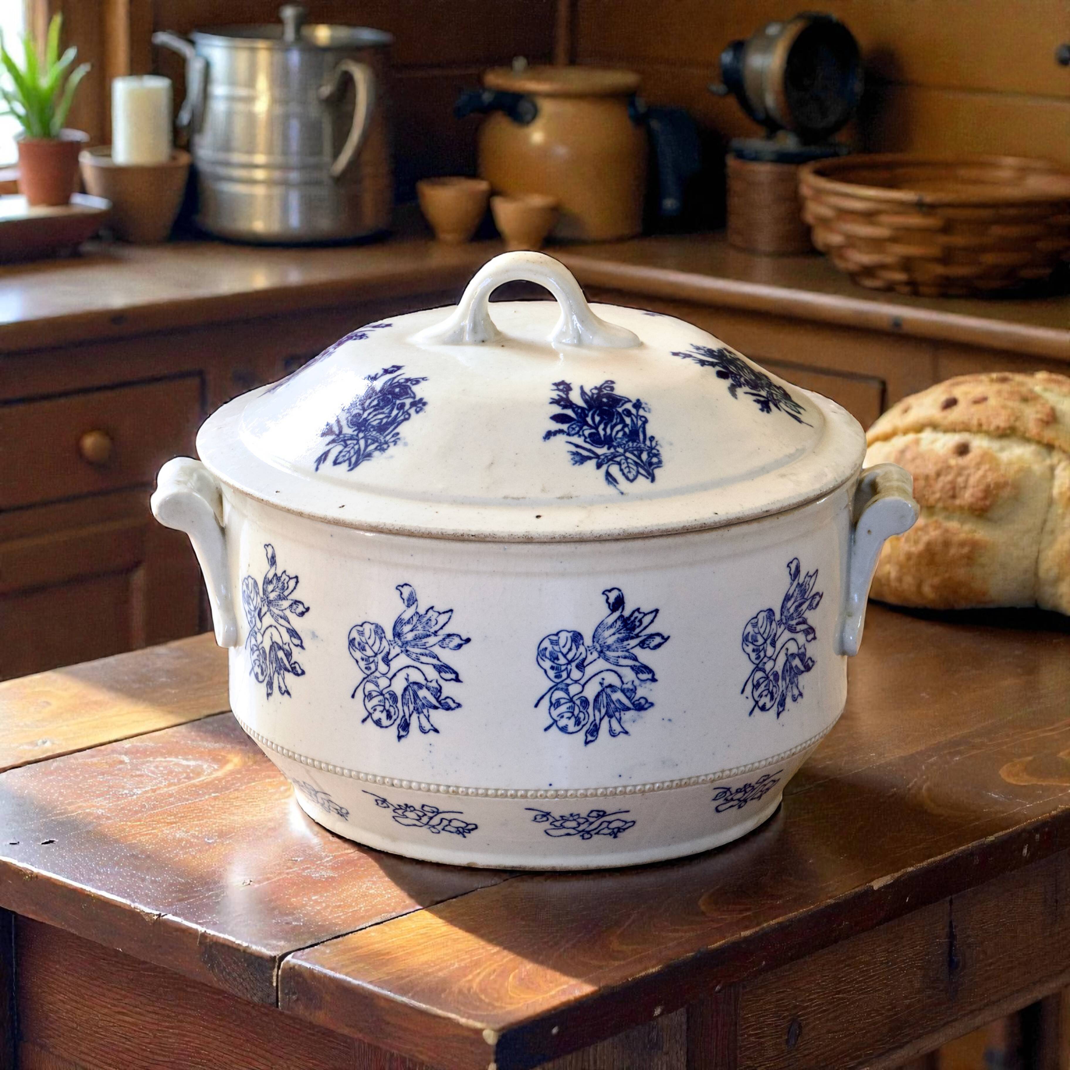 Large 19th-century tureen signed St Uze St Vallier, steel earthenware