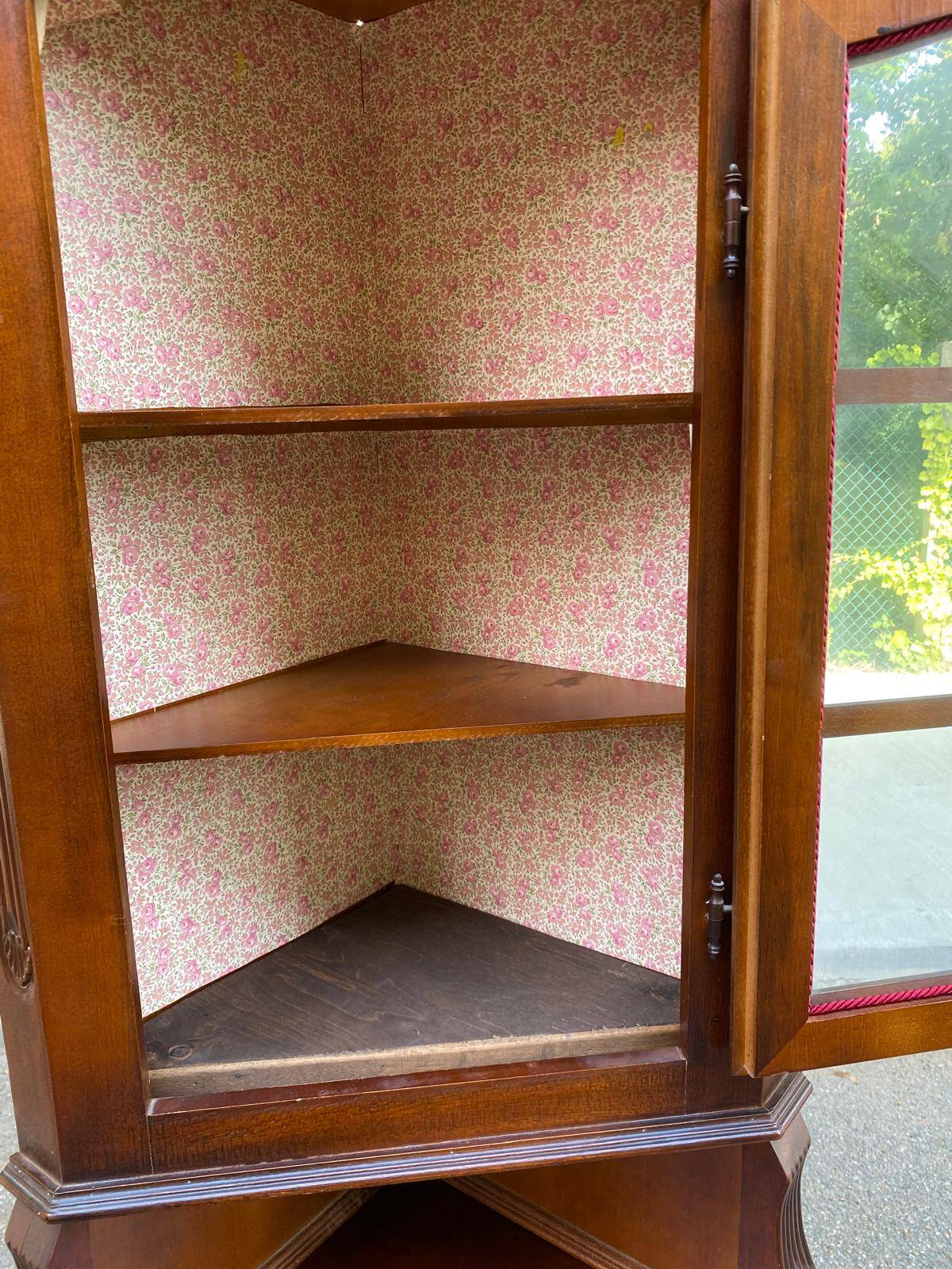 2-part corner display cabinet, English Victorian mahogany, 20th century