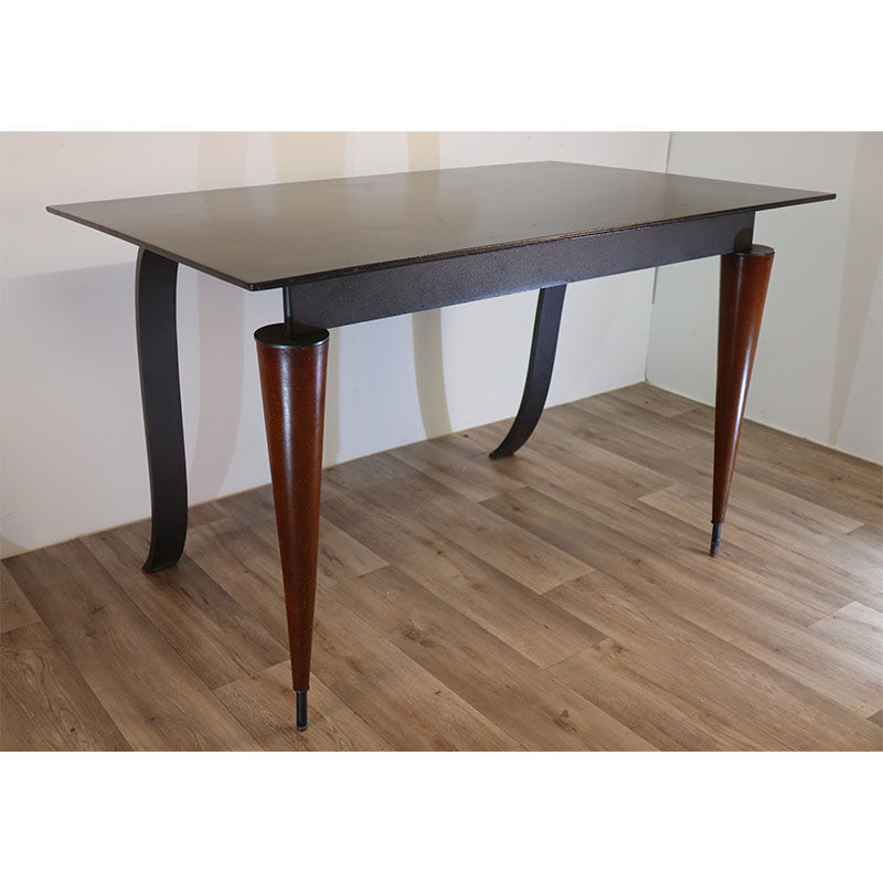 Bureau minimaliste en acier et bois