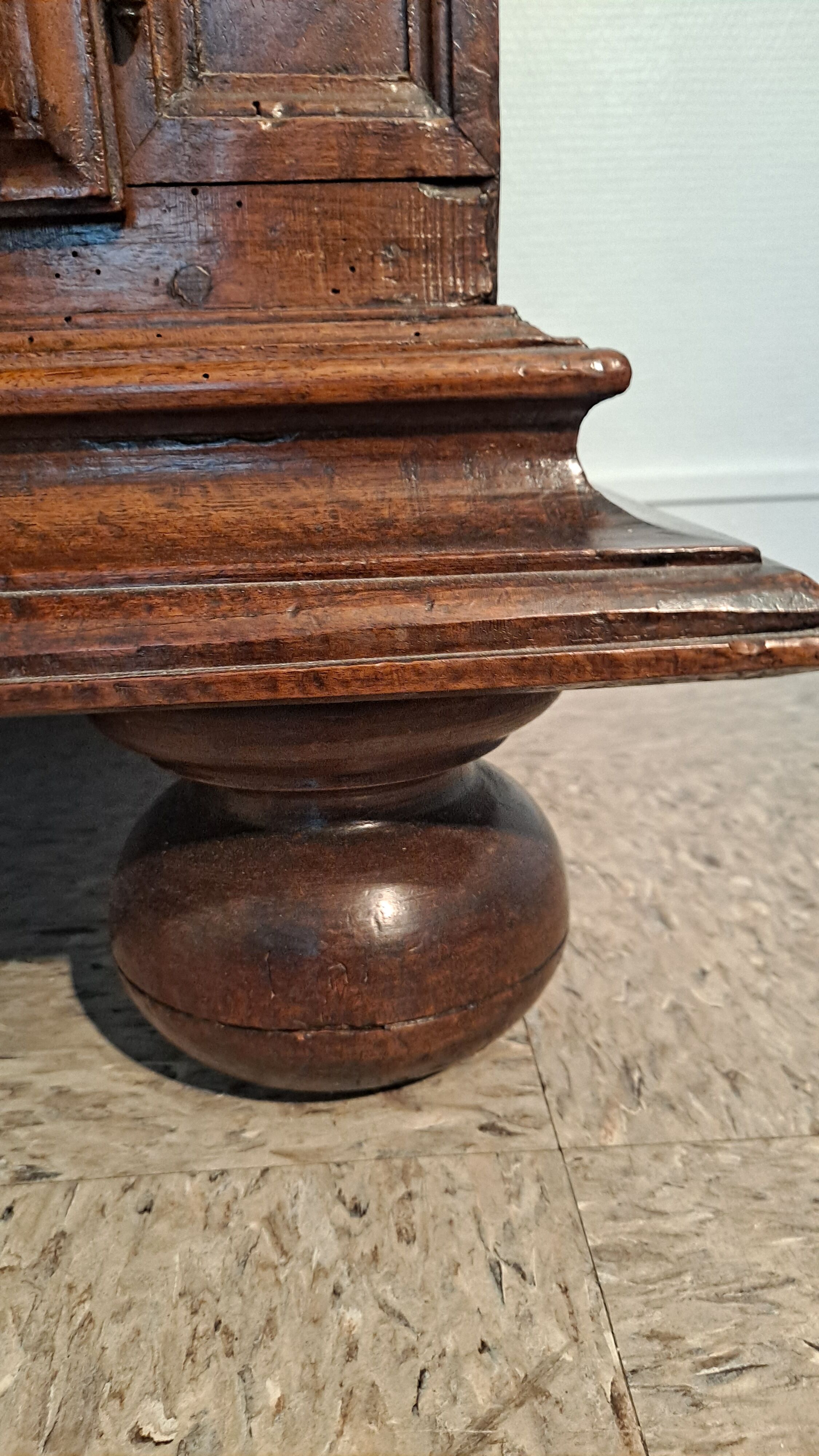 Double-body sideboard