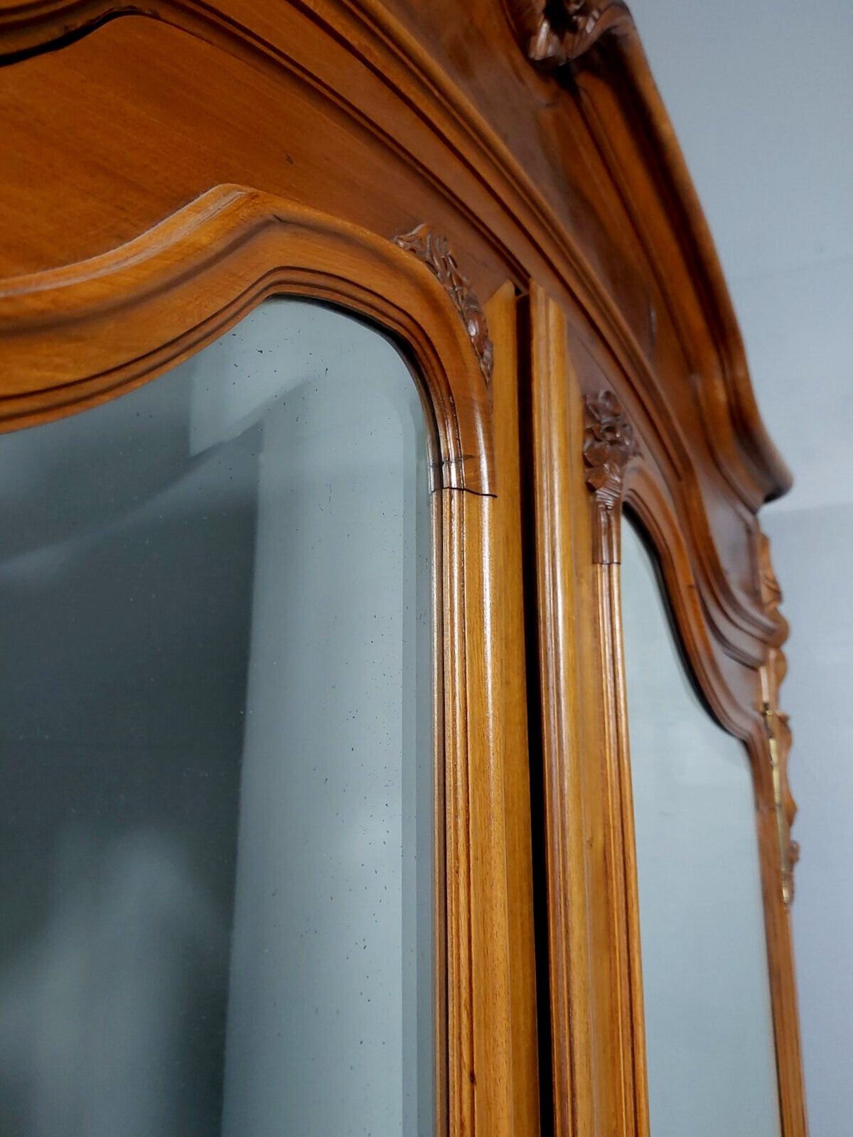 Louis XV wardrobe in walnut with blond patina circa 1880-1900