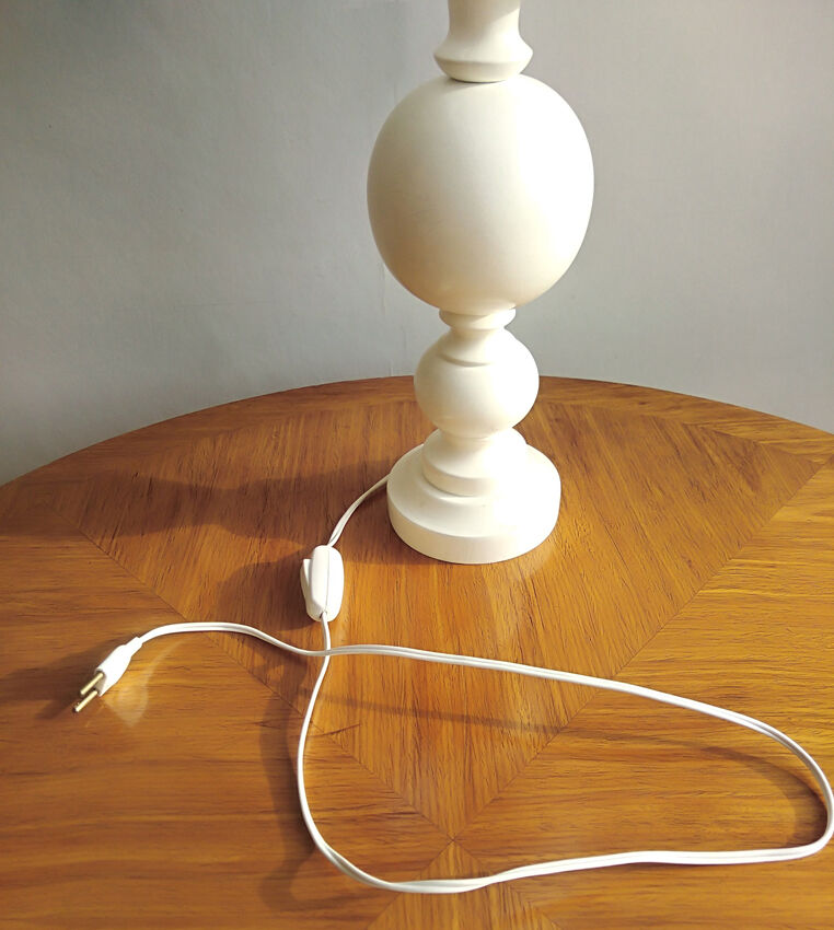 White turned wooden lamp from the 1970s