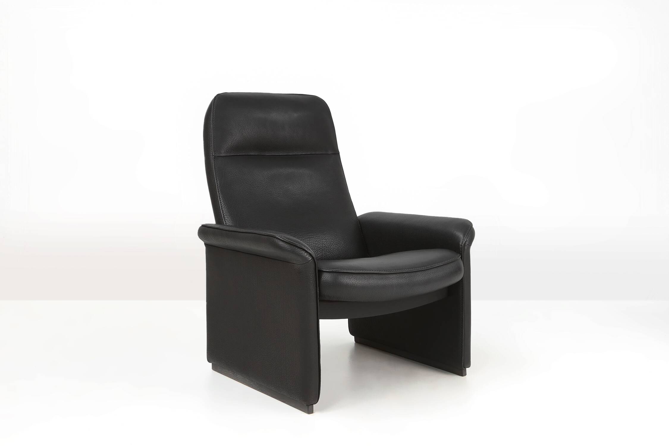 Exceptional De Sede DS50 lounge chair in black leather, Switzerland ca. 1980