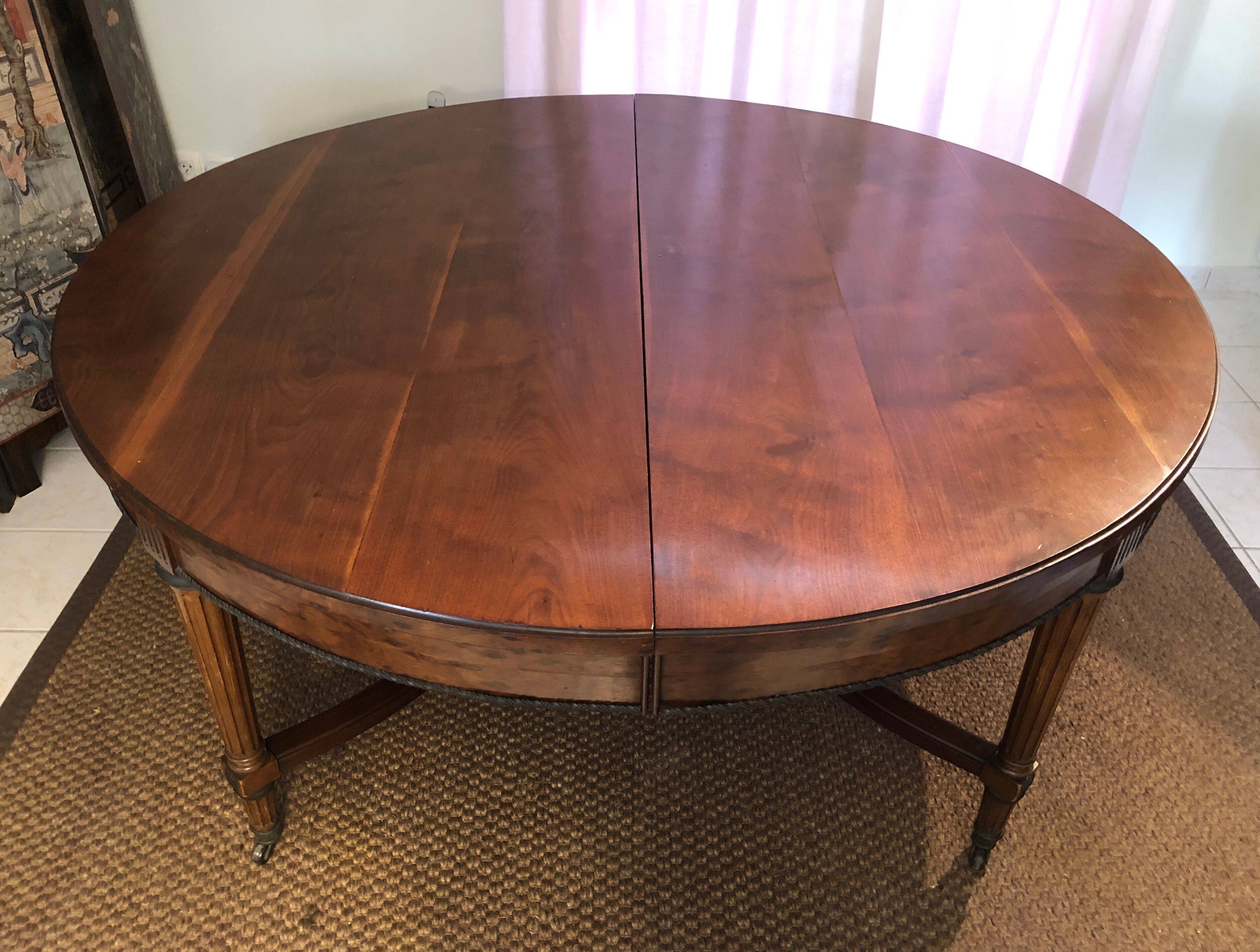 Important central pedestal table in mahogany, brass and bronze that can form a large dining table.