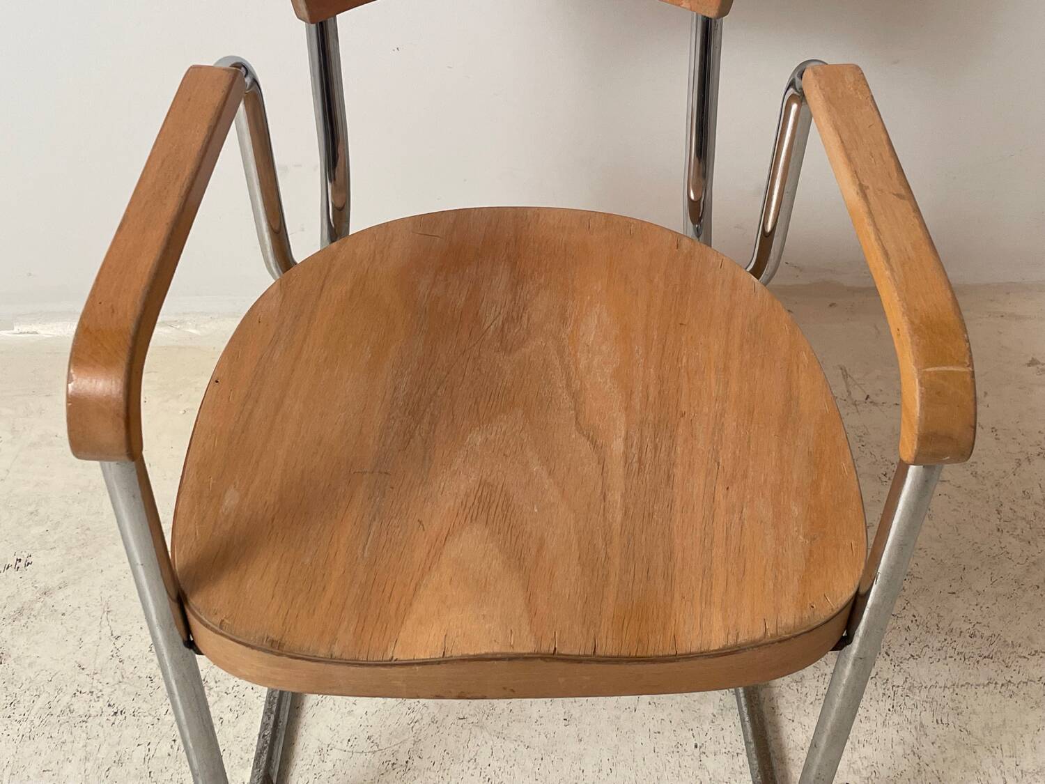 Fauteuil cantilever B261 par Émile Guillot édition Thonet