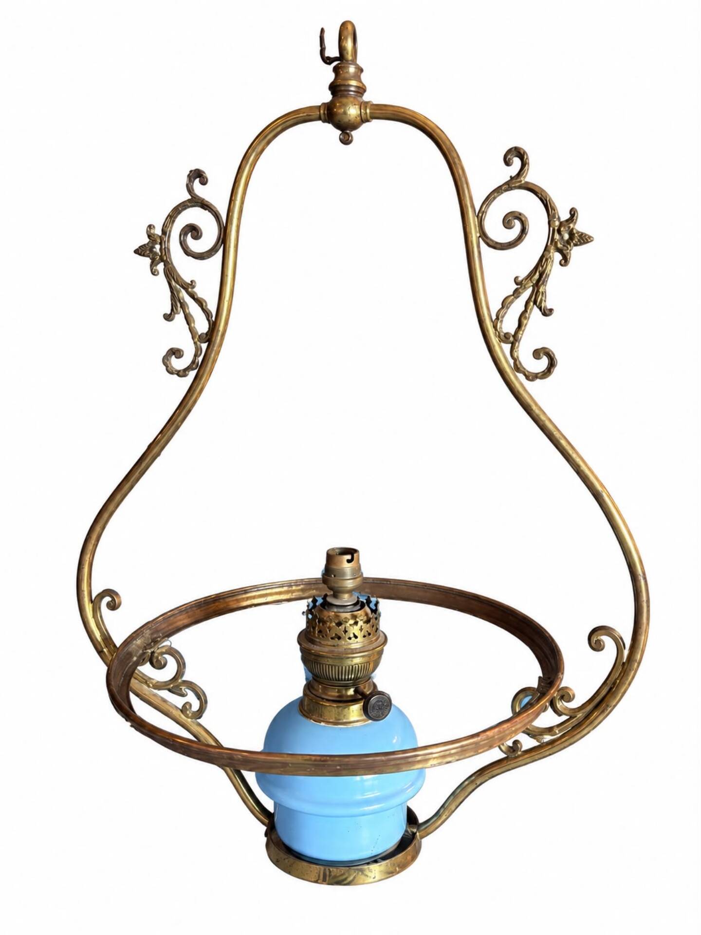 Suspension in electrified blue opaline.