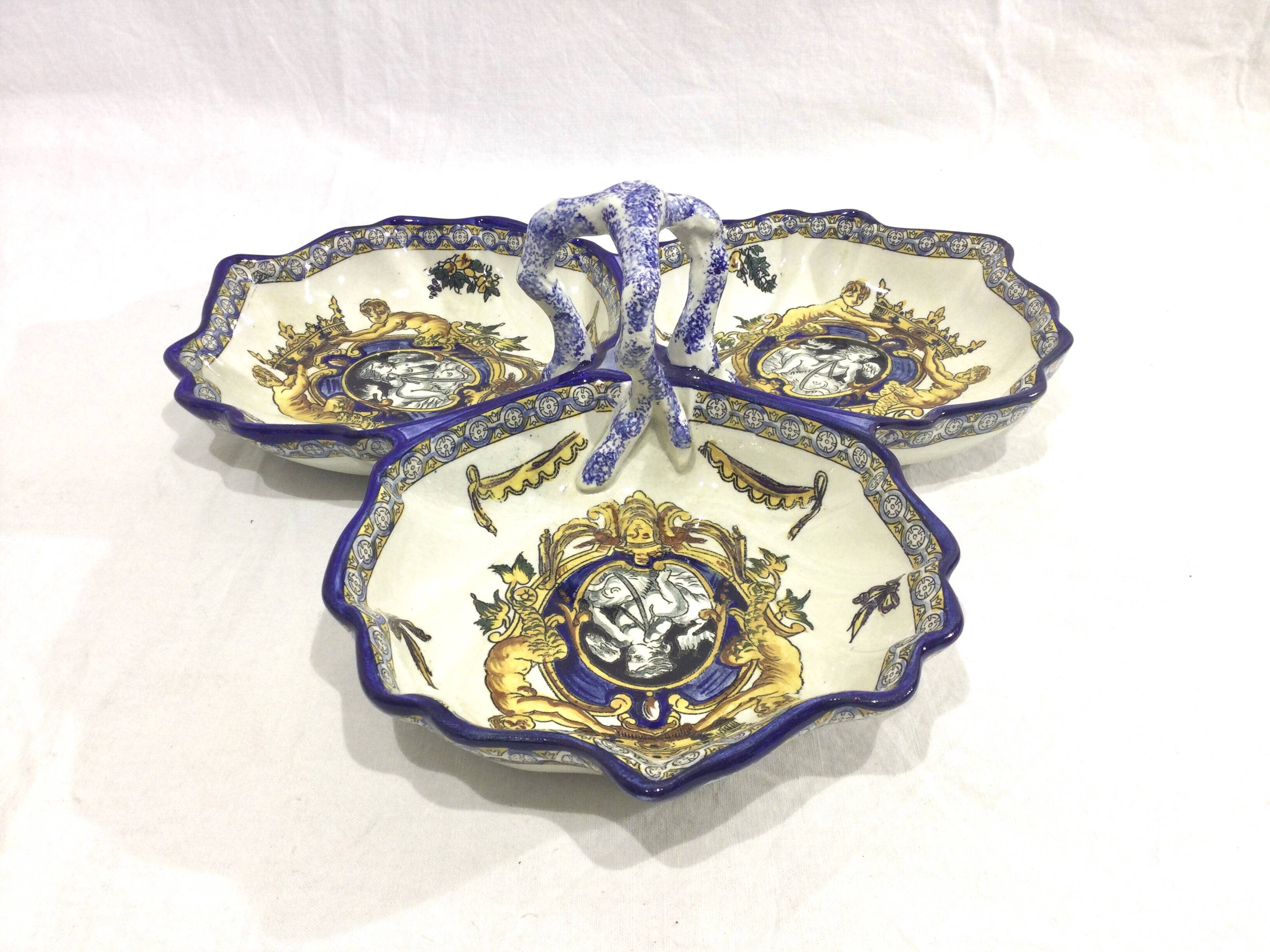 Gien - Hors d'oeuvres dish Renaissance décor