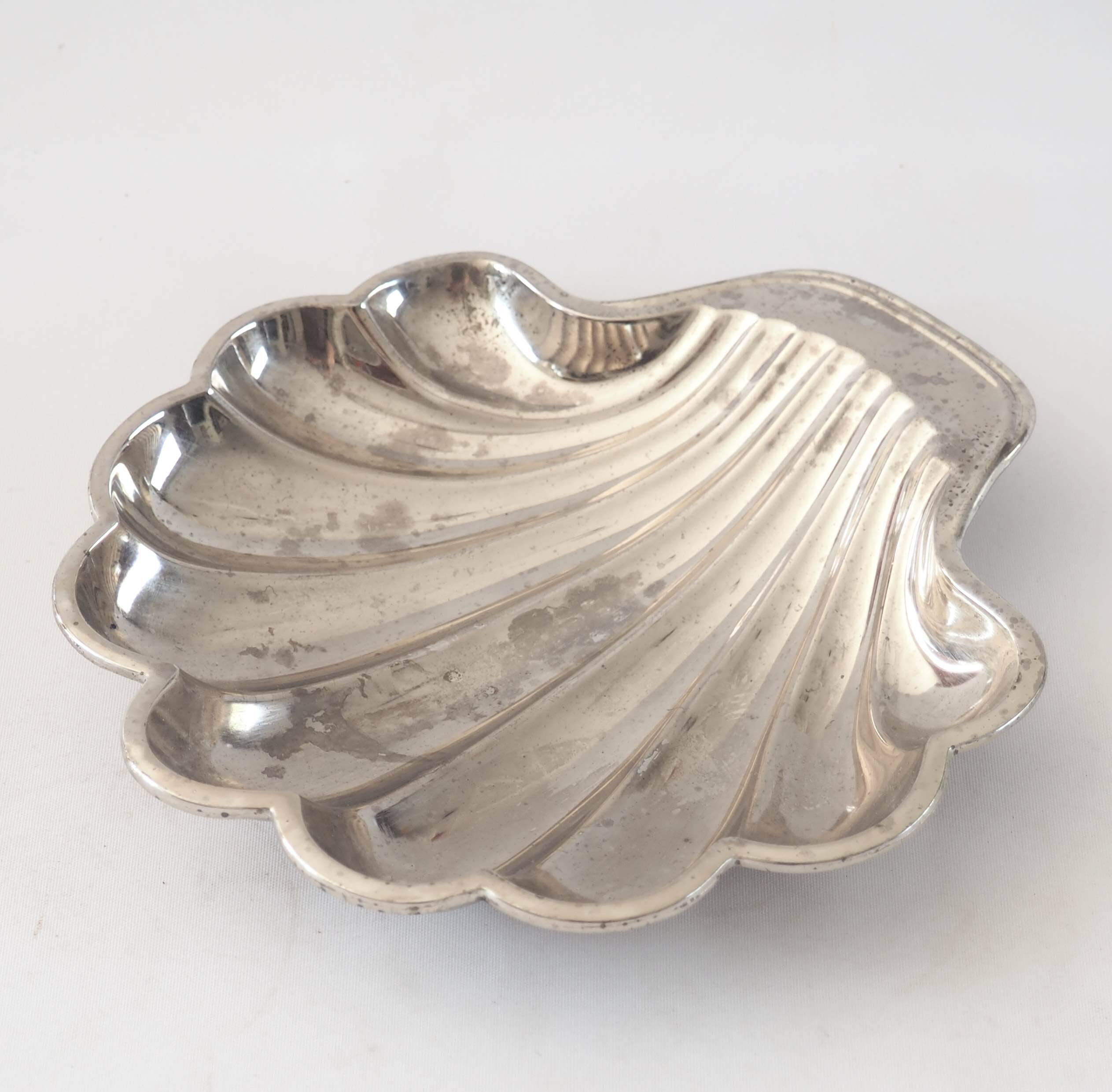 Silver-plated scallop ramekin