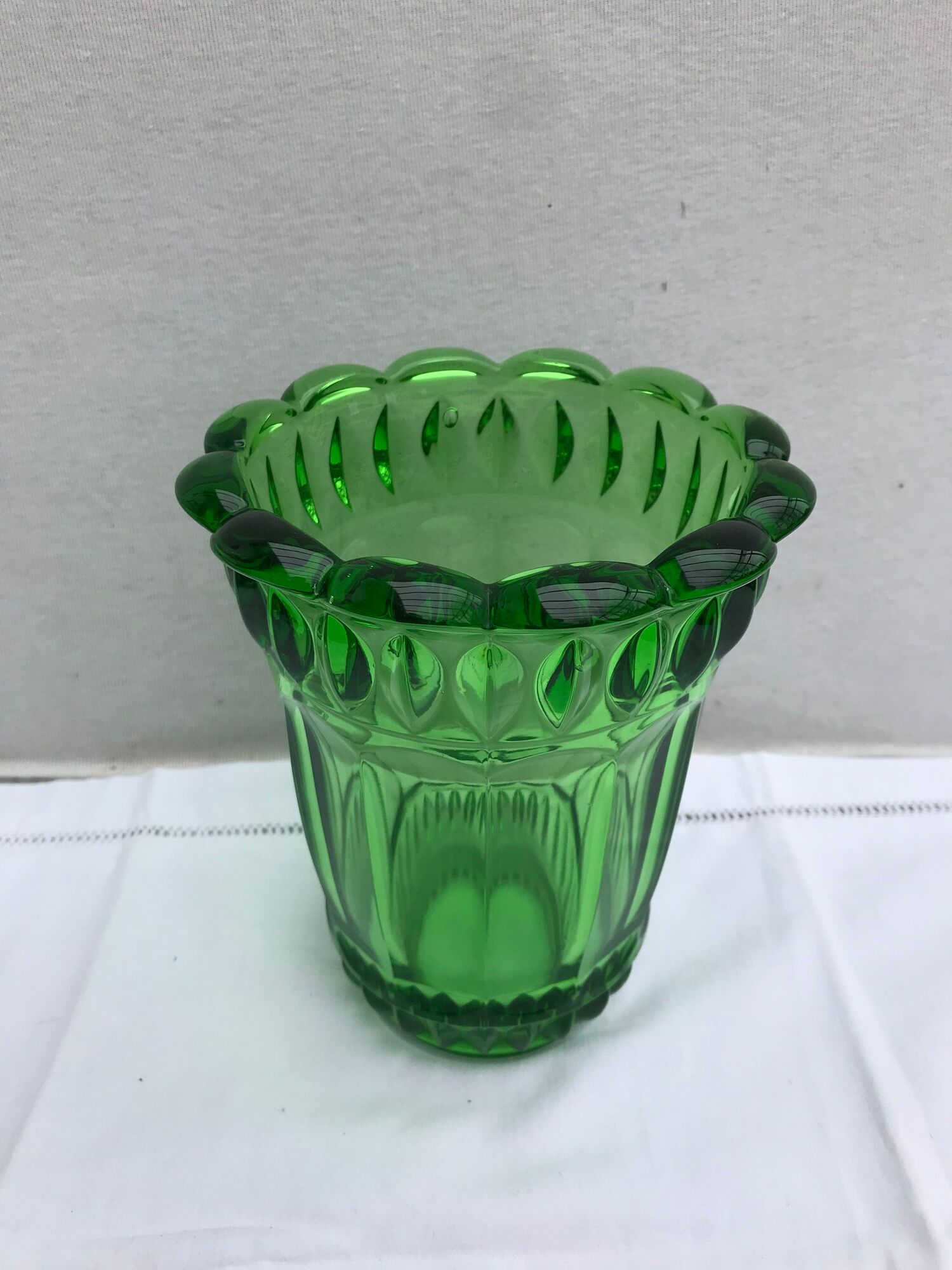 Former Vase ART DECO Style AVEN Glass Green Mold Vintage Decoration