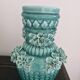 Vase ancien en barbotine bleu turquoise