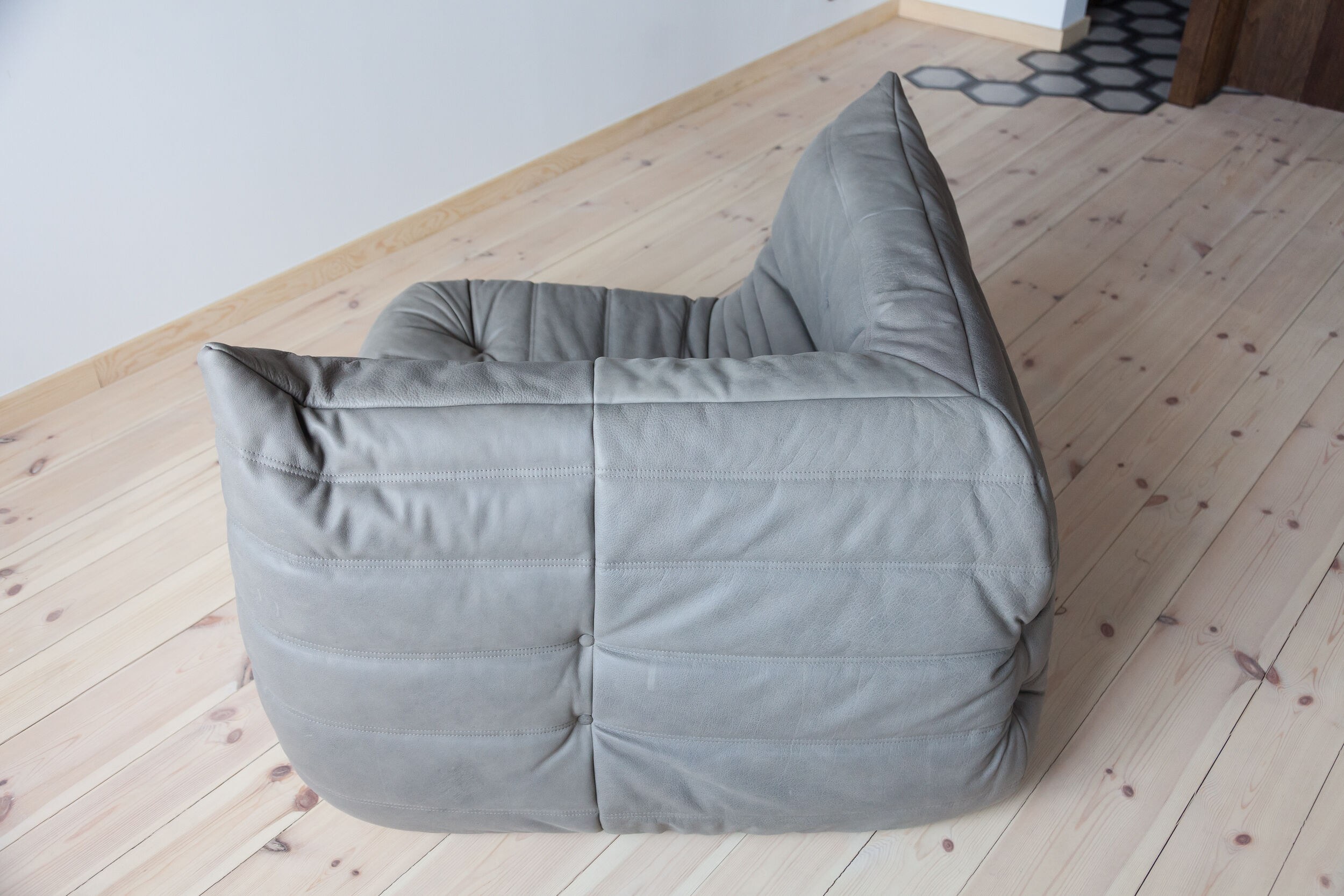 Togo corner chair model designed by Michel Ducaroy 1973