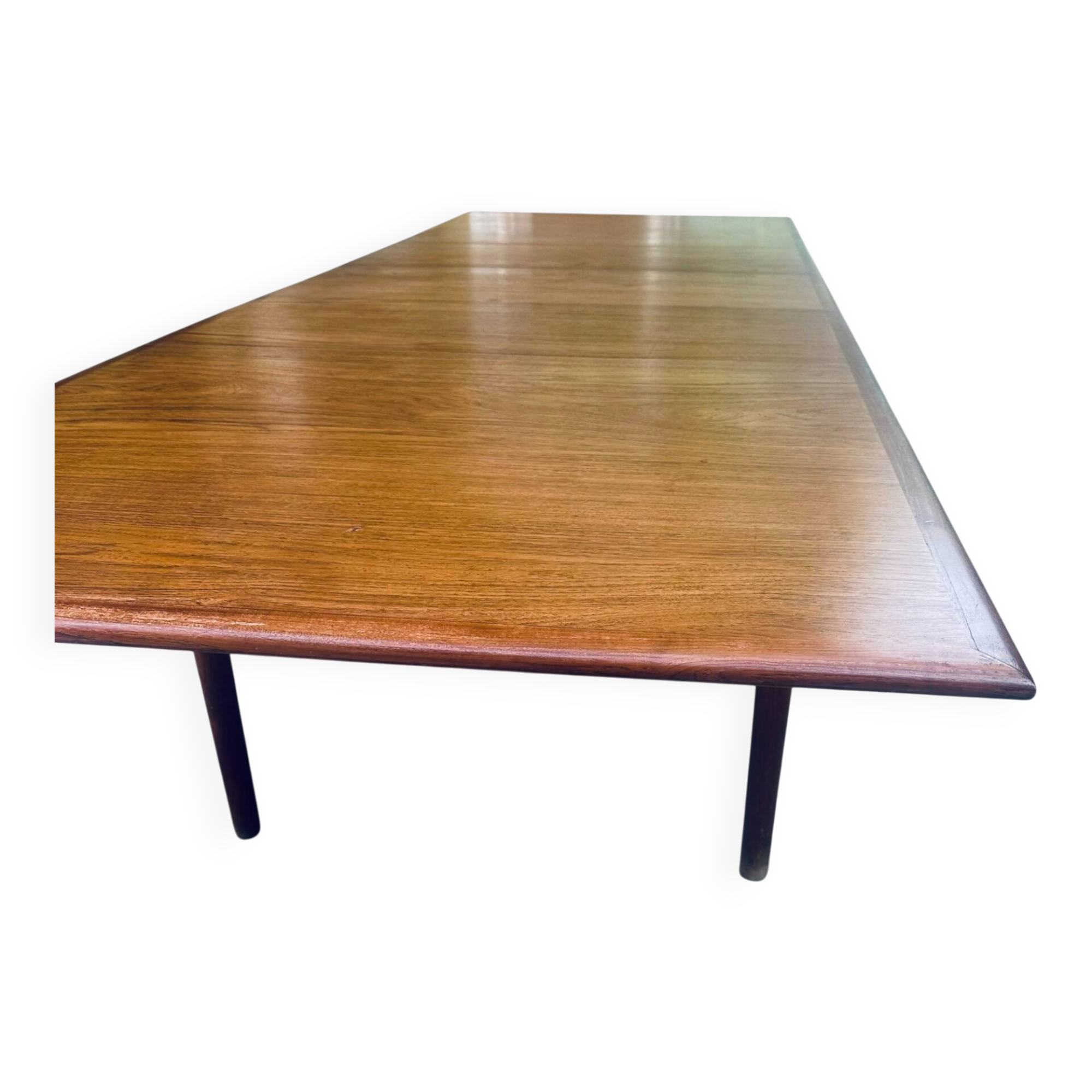 Table scandinave