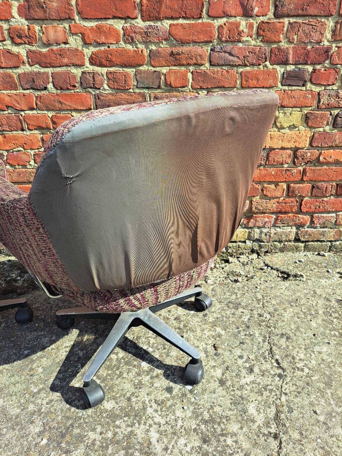 Set of 2 swivel office chairs from the 1970s.