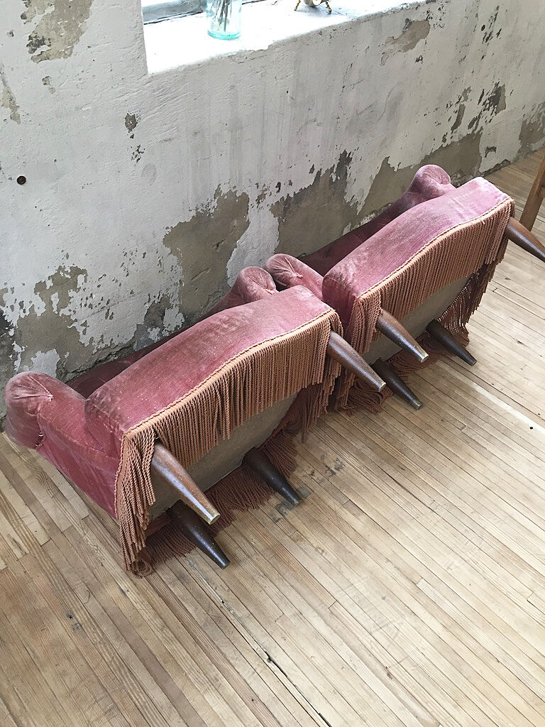 Armchairs pink captionne toad