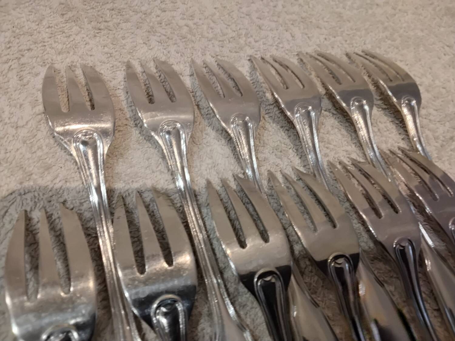 12 silver-plated metal cake forks by Argental silversmiths with a decorative pattern
