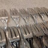 12 silver-plated metal cake forks by Argental silversmiths with a decorative pattern
