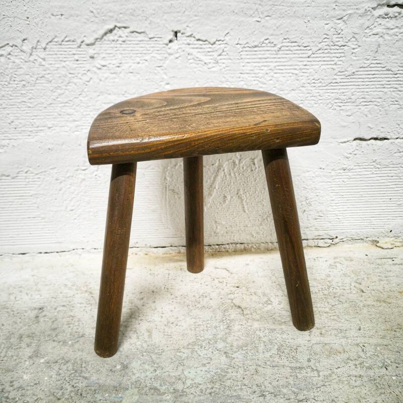 Tripod cowherd stool