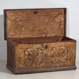 Ancien coffre en bois massif doré daté de 1846 #86