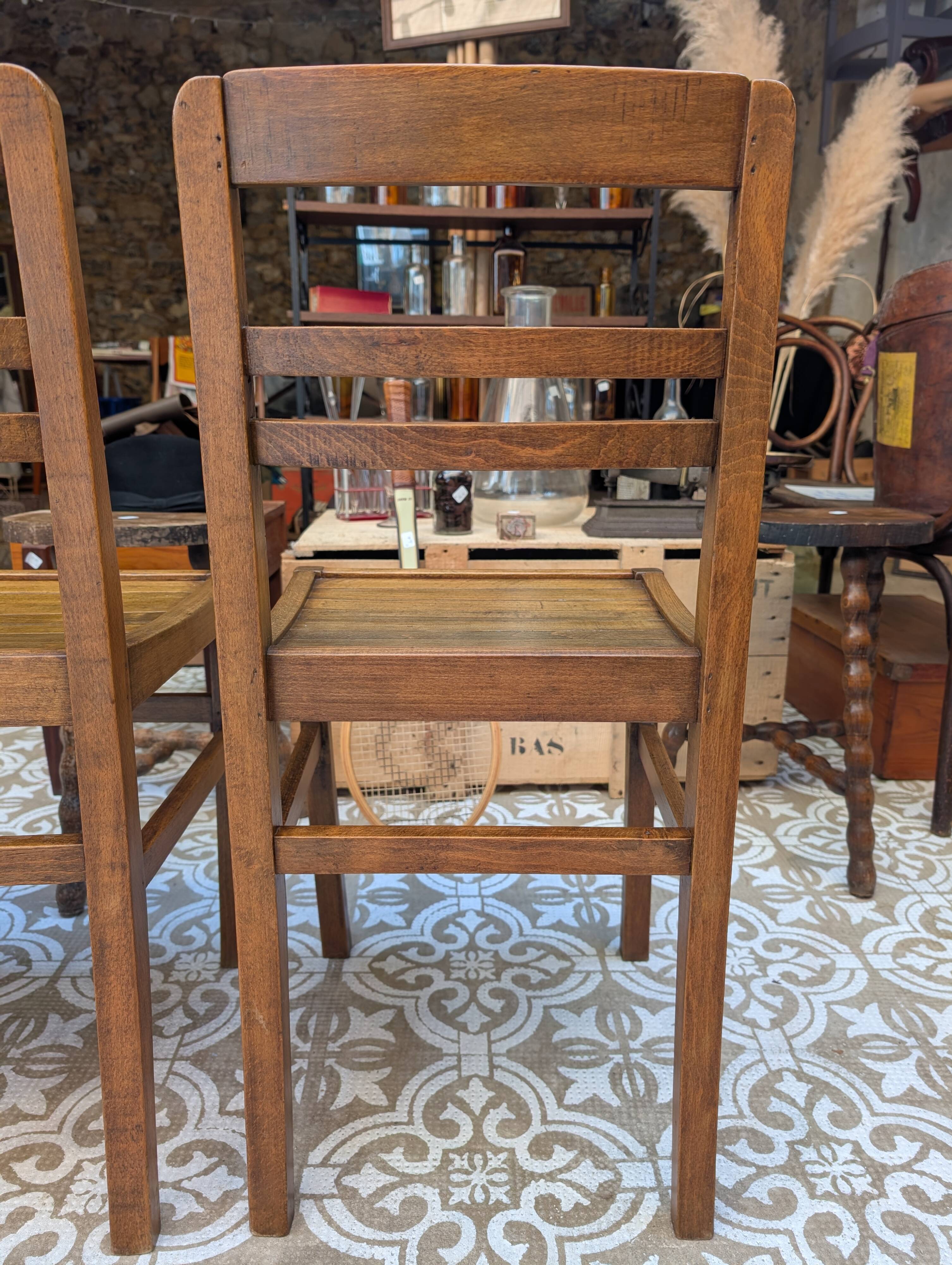 Set of reconstruction chairs
