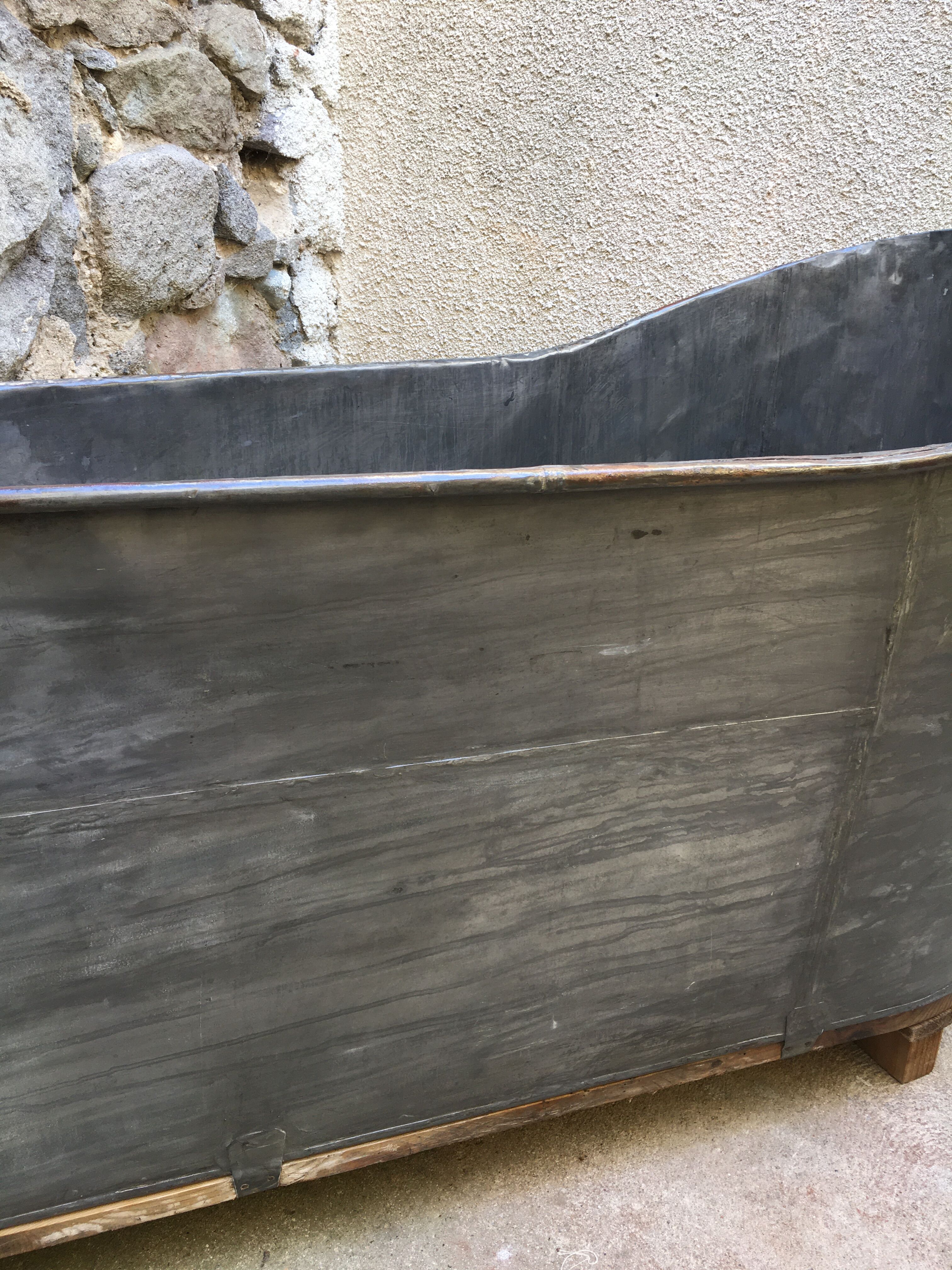 Baignoire en zinc socle bois XIXème siècle