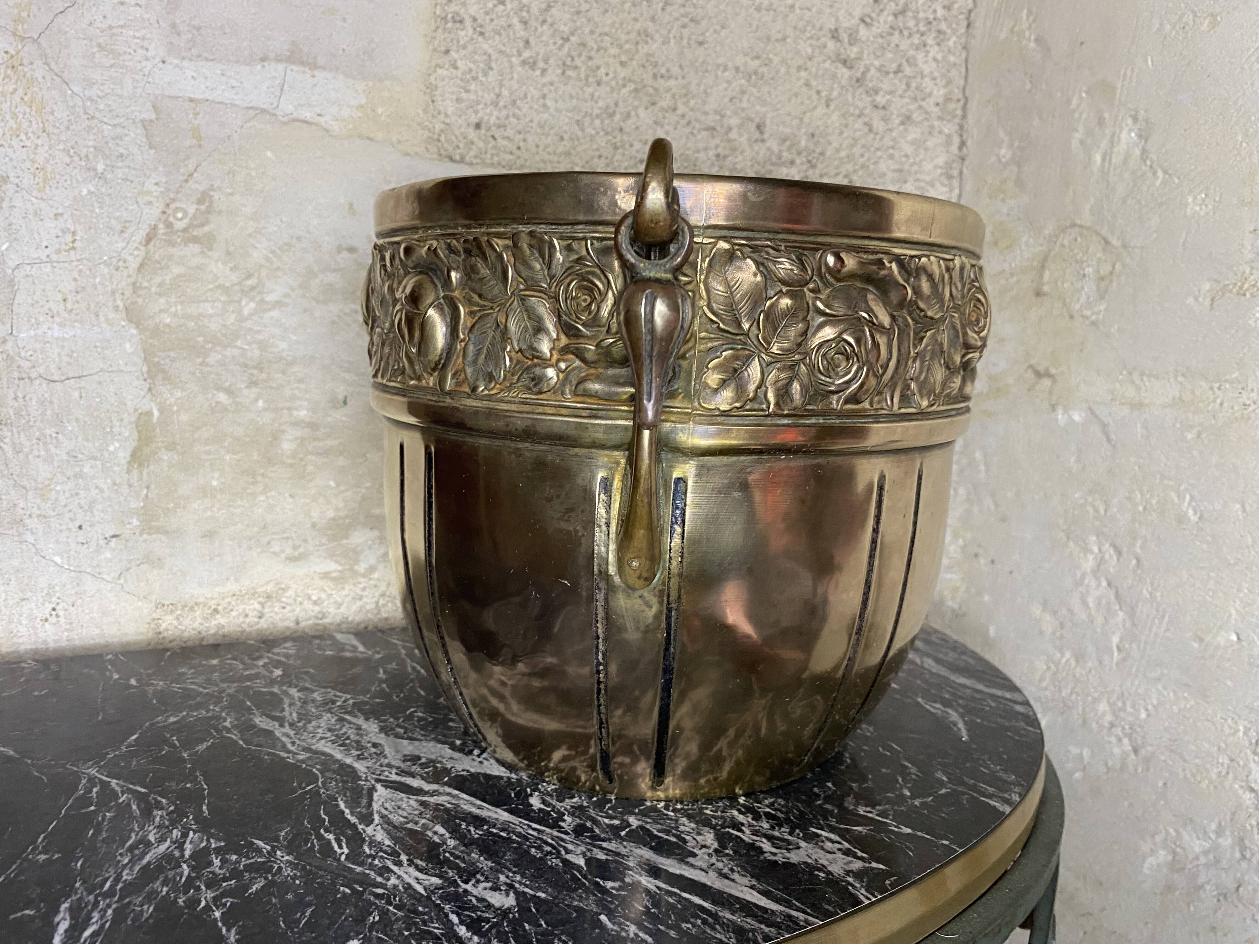 Art deco flowerpot