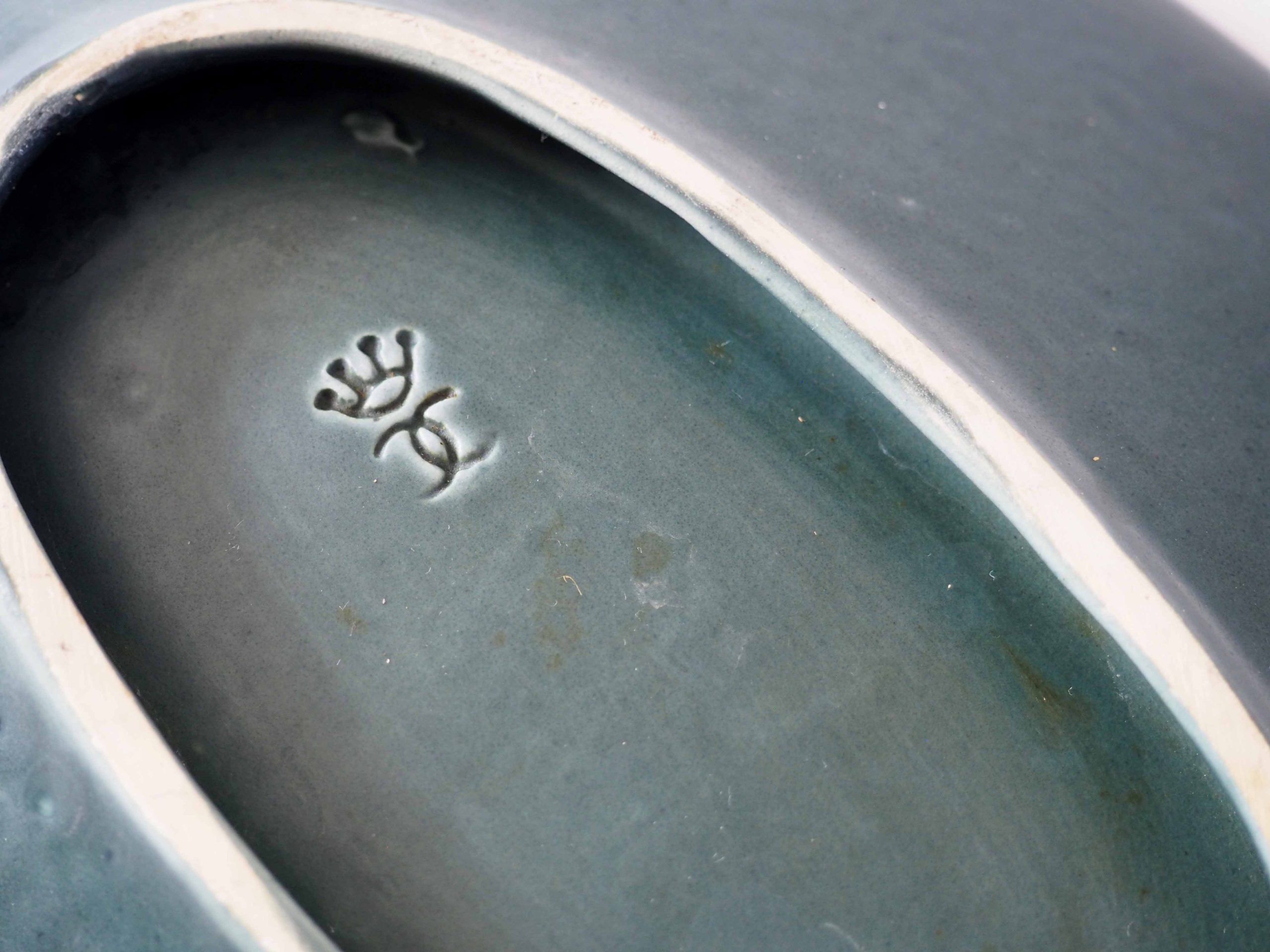 Blue lava fat plate and dish service