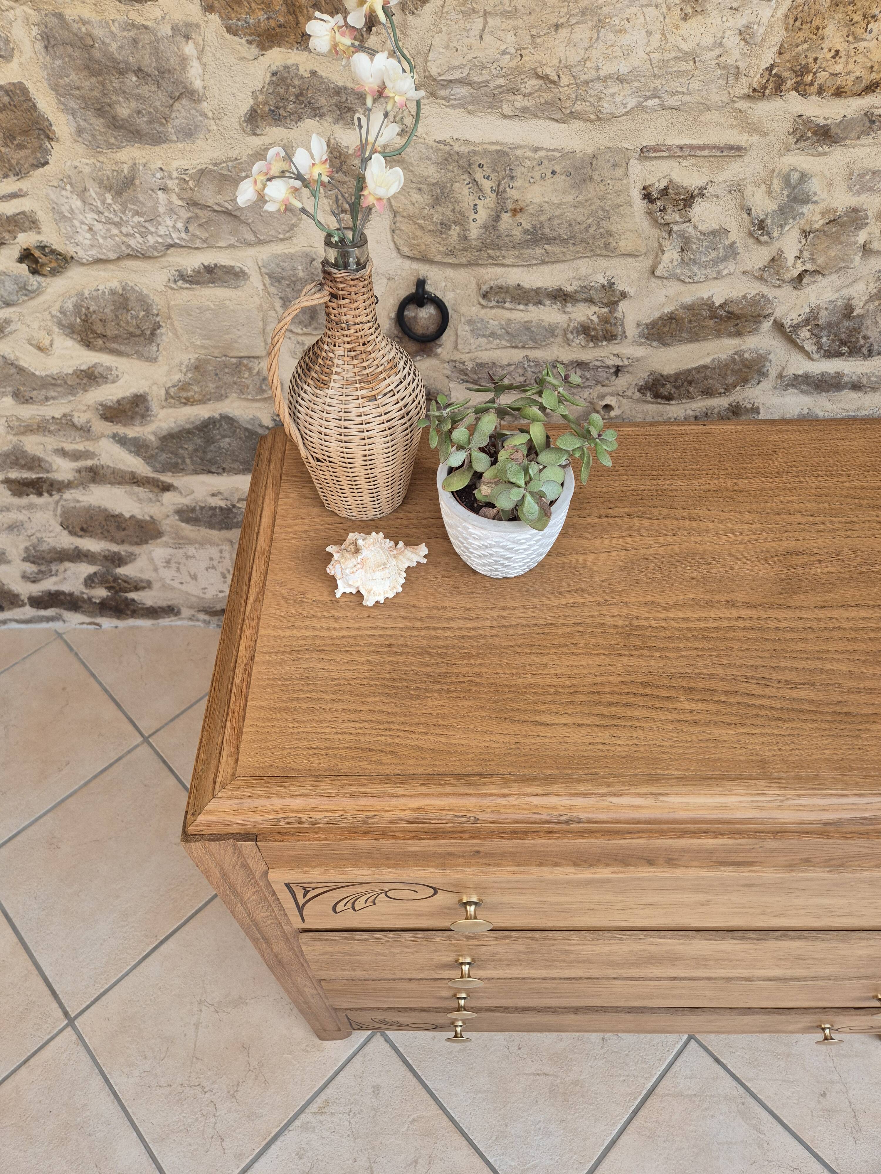 Art Deco chest of drawers